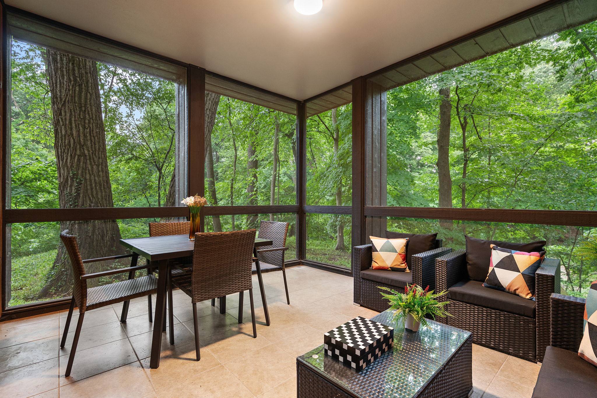  Modern Contemporary Home Nestled on a 1.3 Acre Wooded Lot - 物件實景