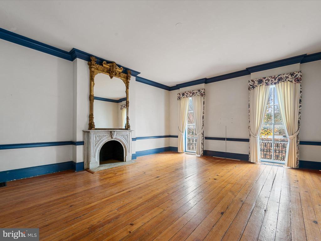230 W Boscawen Street, Winchester, Virginia, 22601, United States, ,Residential,For Sale,230 W Boscawen Street,1660726