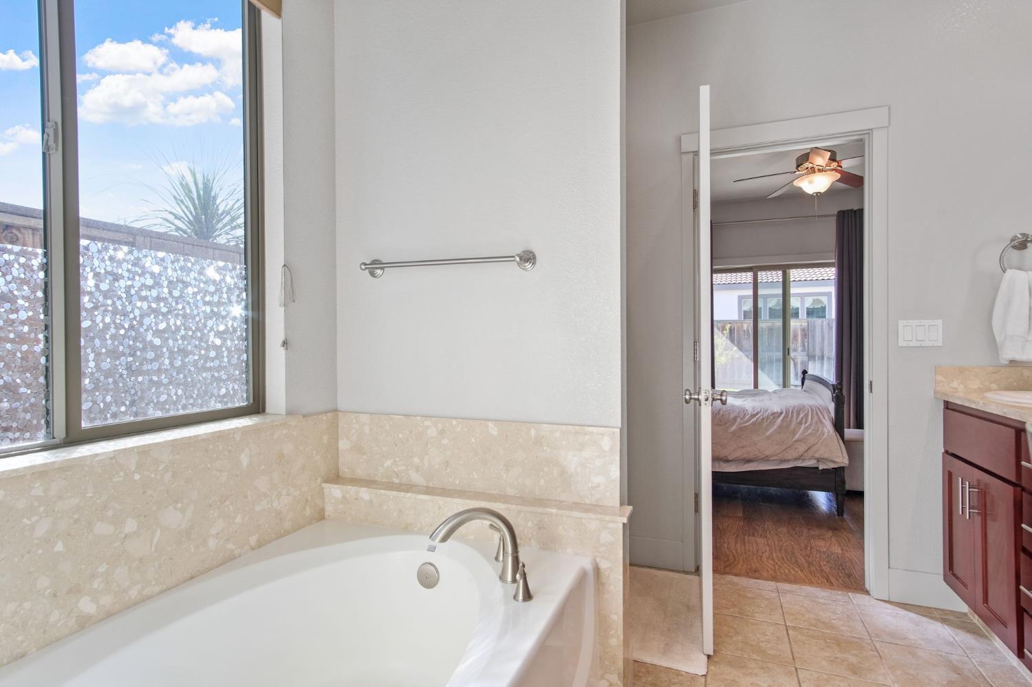 Oakdale, California, 95361, United States, 3 Bedrooms Bedrooms, ,2 BathroomsBathrooms,Residential,For Sale,1985752