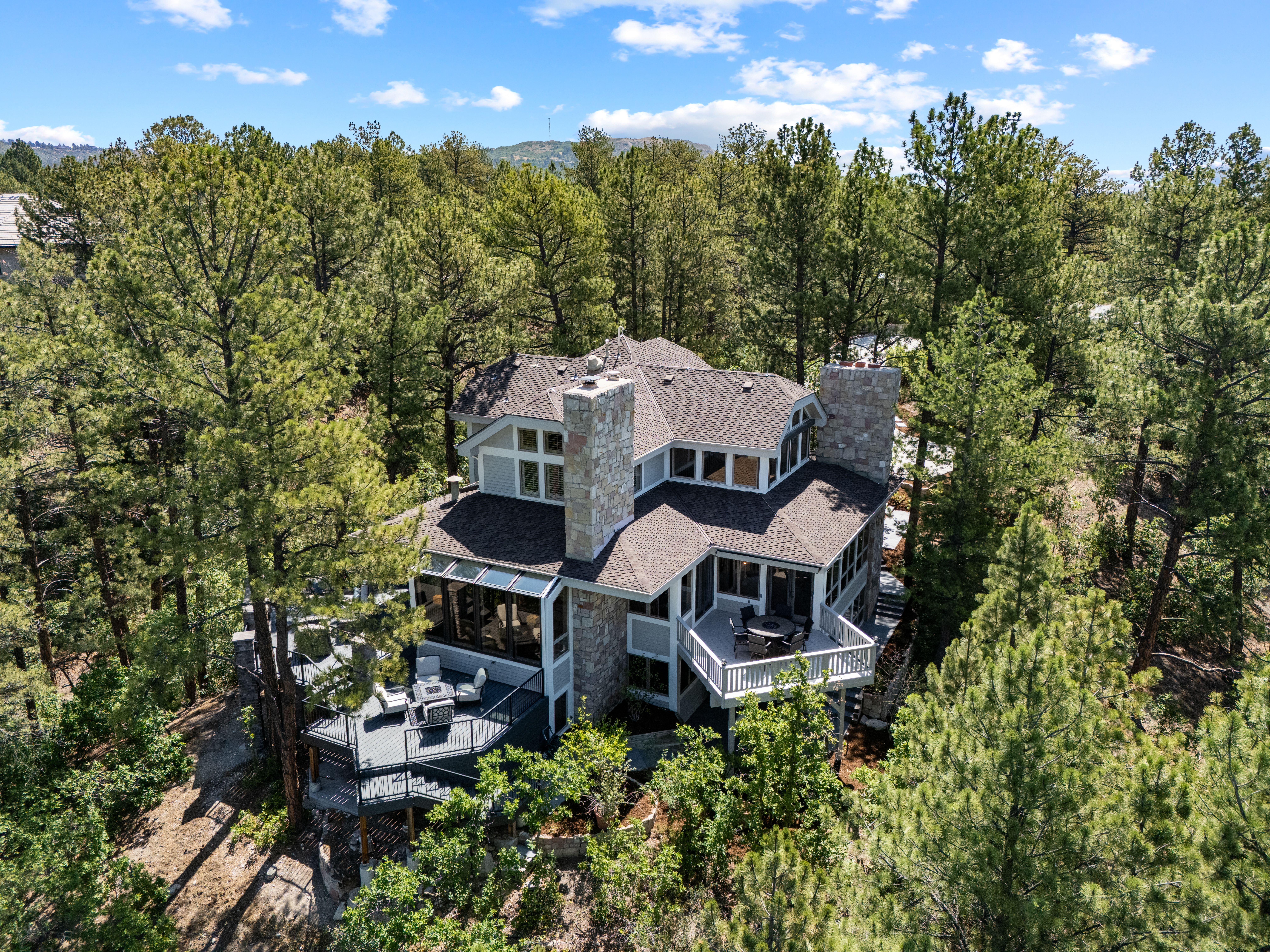  Exquisitely Updated Home - 物件實景