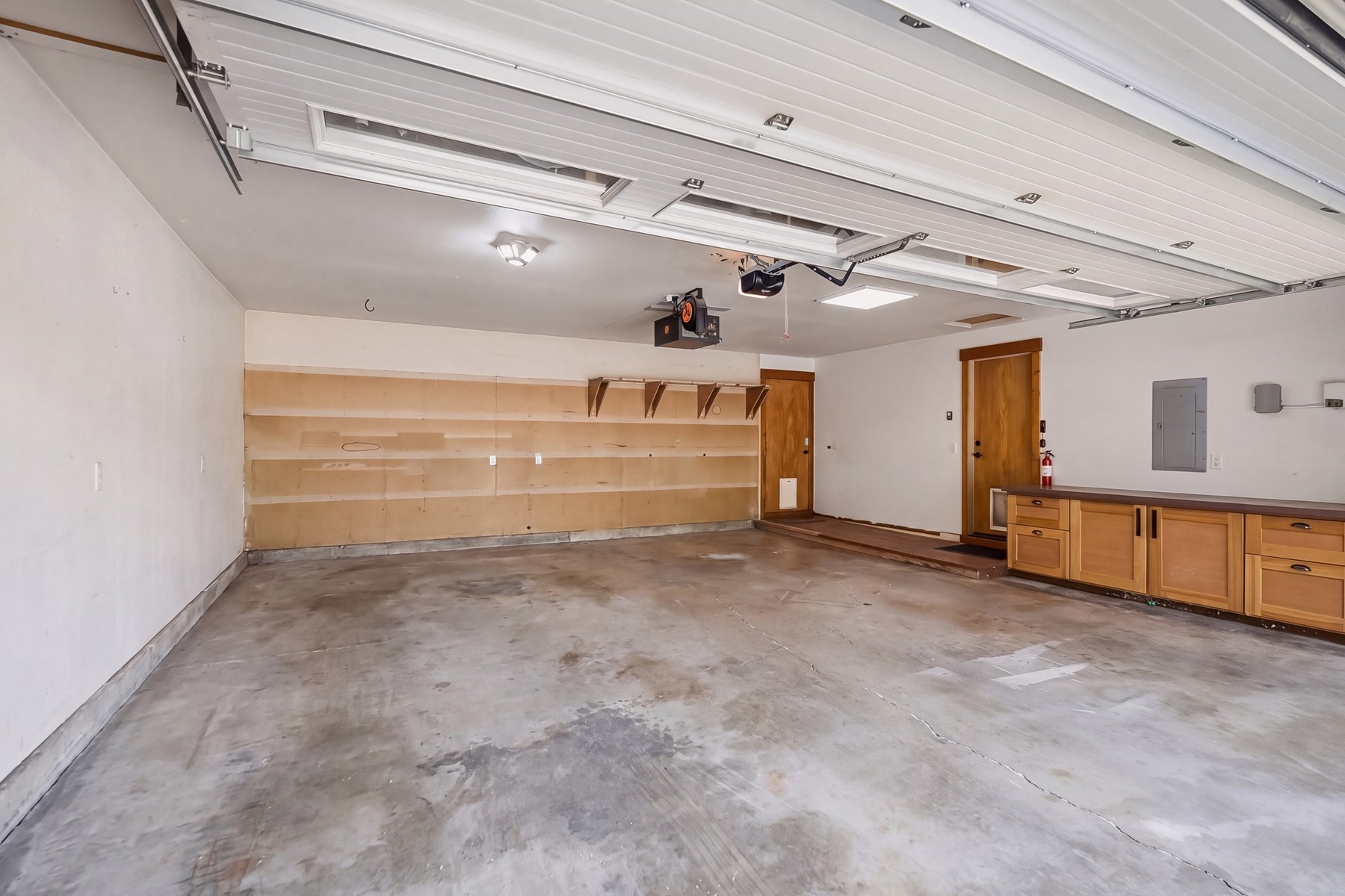 1023 N Crestline Dr - 物件實景