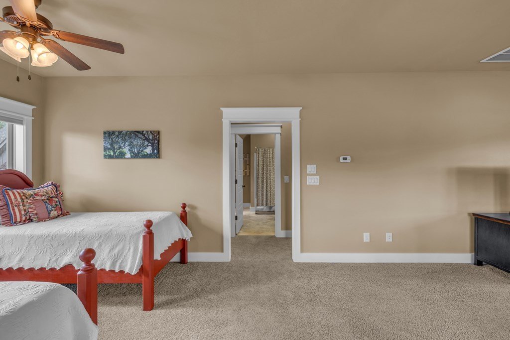 Hayesville, North Carolina, 28904, United States, 2 Bedrooms Bedrooms, ,3 BathroomsBathrooms,Residential,For Sale,1810618