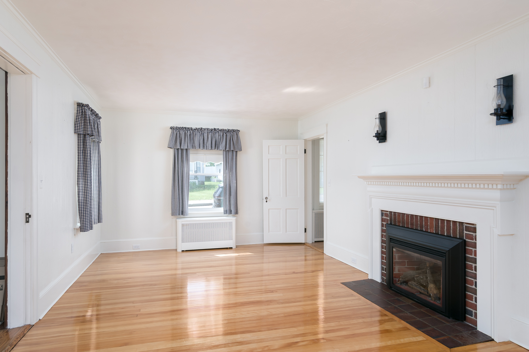 Worcester, Massachusetts, 01603, United States, 3 Bedrooms Bedrooms, ,2 BathroomsBathrooms,Residential,For Sale,1923898