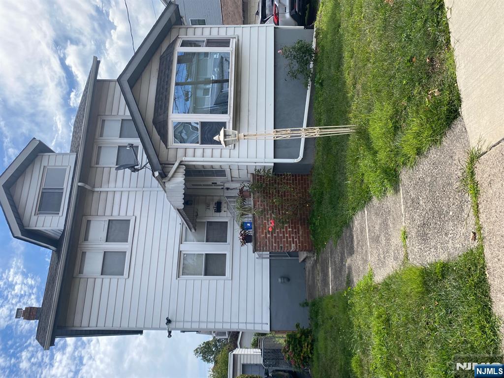 Teaneck, New Jersey, 07666, United States, 3 Bedrooms Bedrooms, ,2 BathroomsBathrooms,Residential,For Sale,1939730