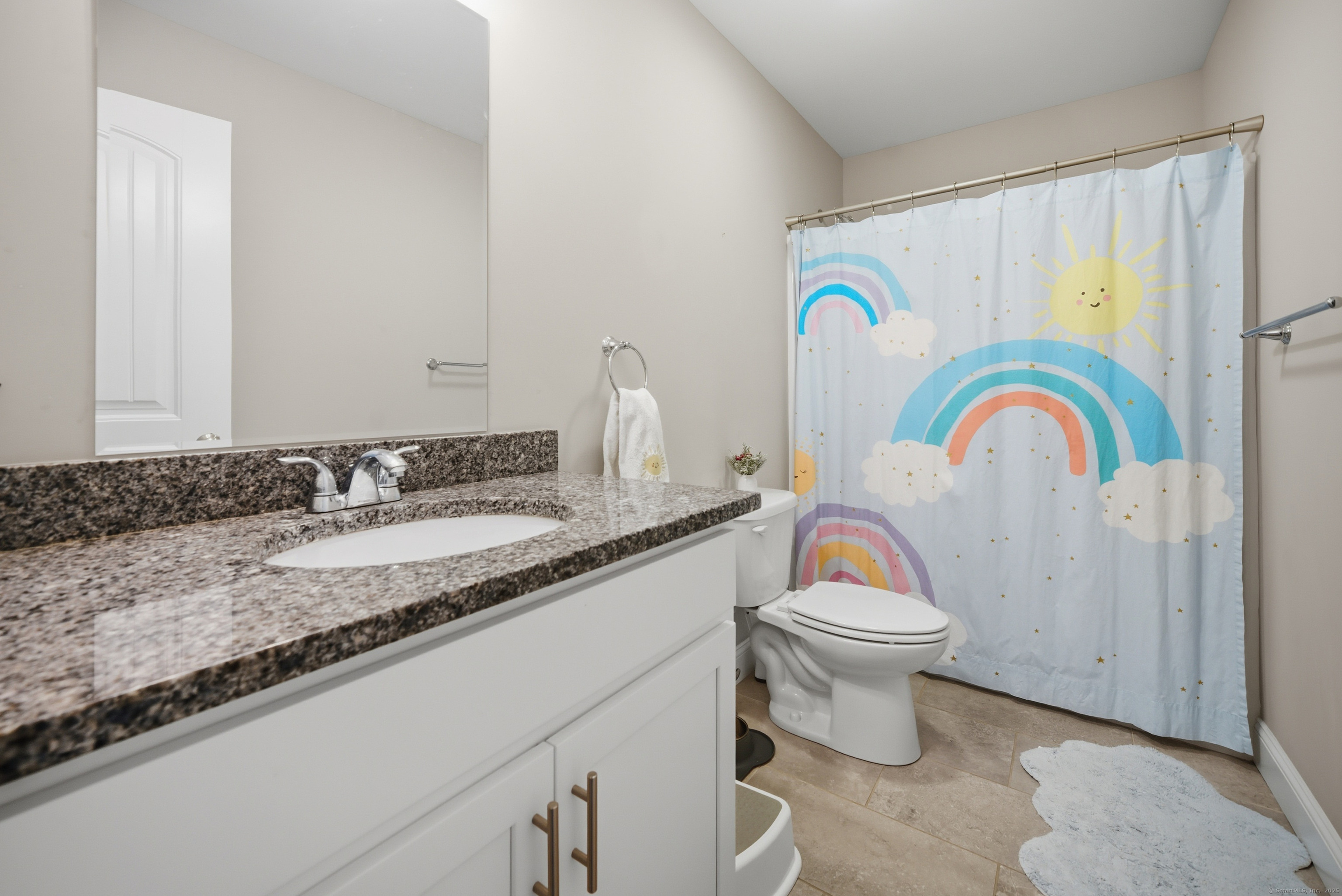 Milford, Connecticut, 06460, United States, 3 Bedrooms Bedrooms, ,3 BathroomsBathrooms,Residential,For Sale,1987930