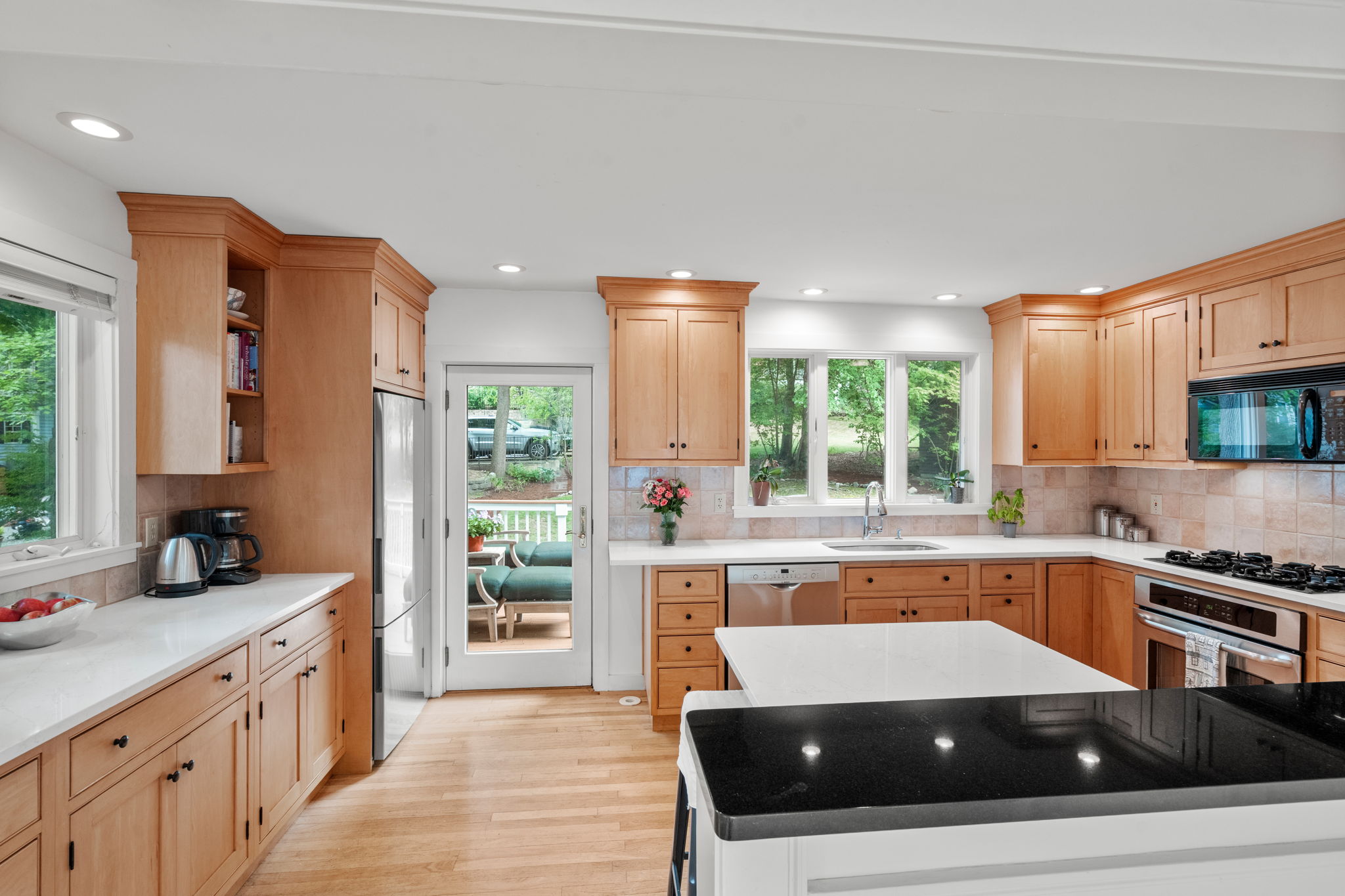 16 Lewis Street, Newton, MA, 02458 - 物件實景