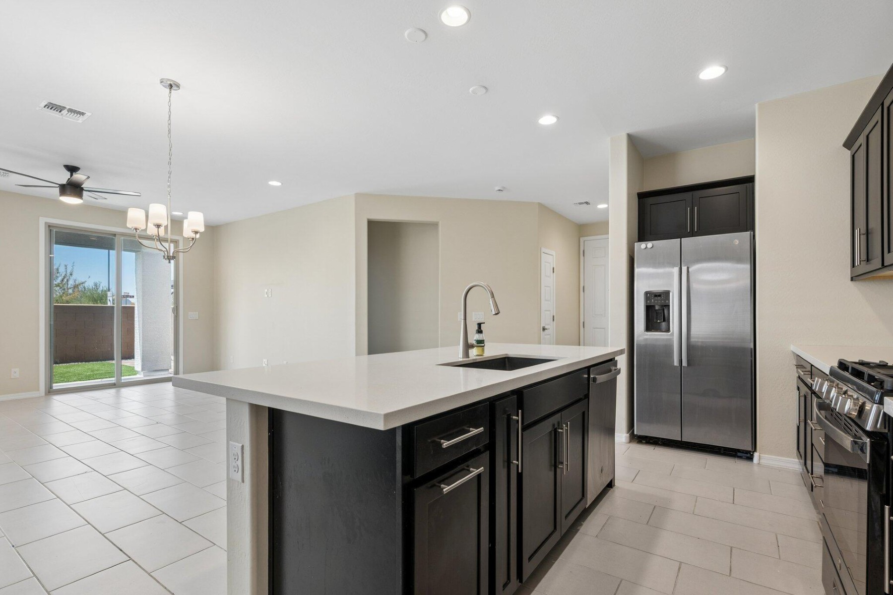  25572 N 142nd Lane  Surprise, AZ - 物件實景