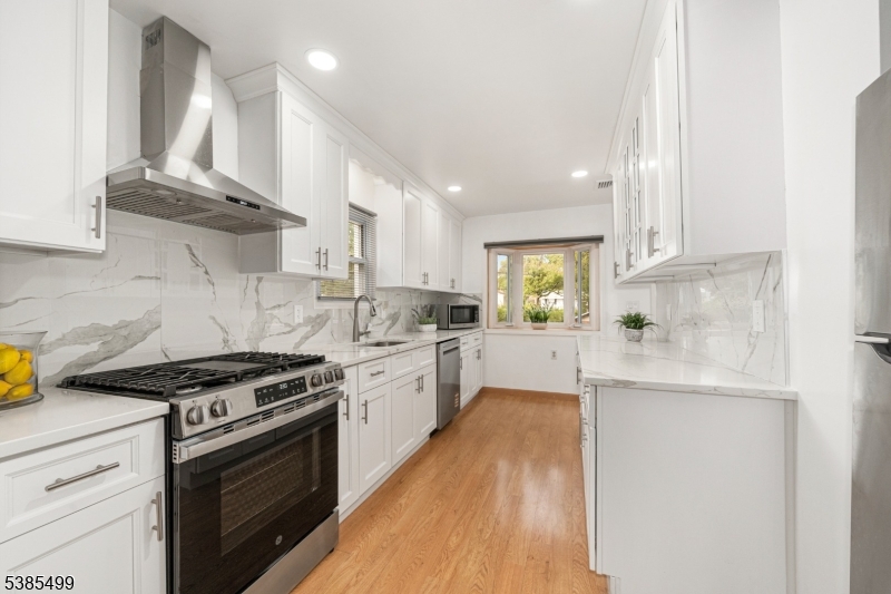 Parsippany-Troy Hills Twp., New Jersey, 07054, United States, 3 Bedrooms Bedrooms, ,2 BathroomsBathrooms,Residential,For Sale,1947046