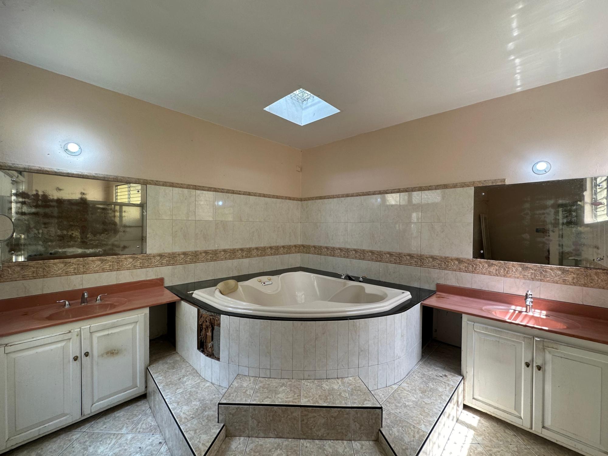 Kingston & St. Andrew, JM, 3 Bedrooms Bedrooms, ,4 BathroomsBathrooms,Residential,For Sale,1873987