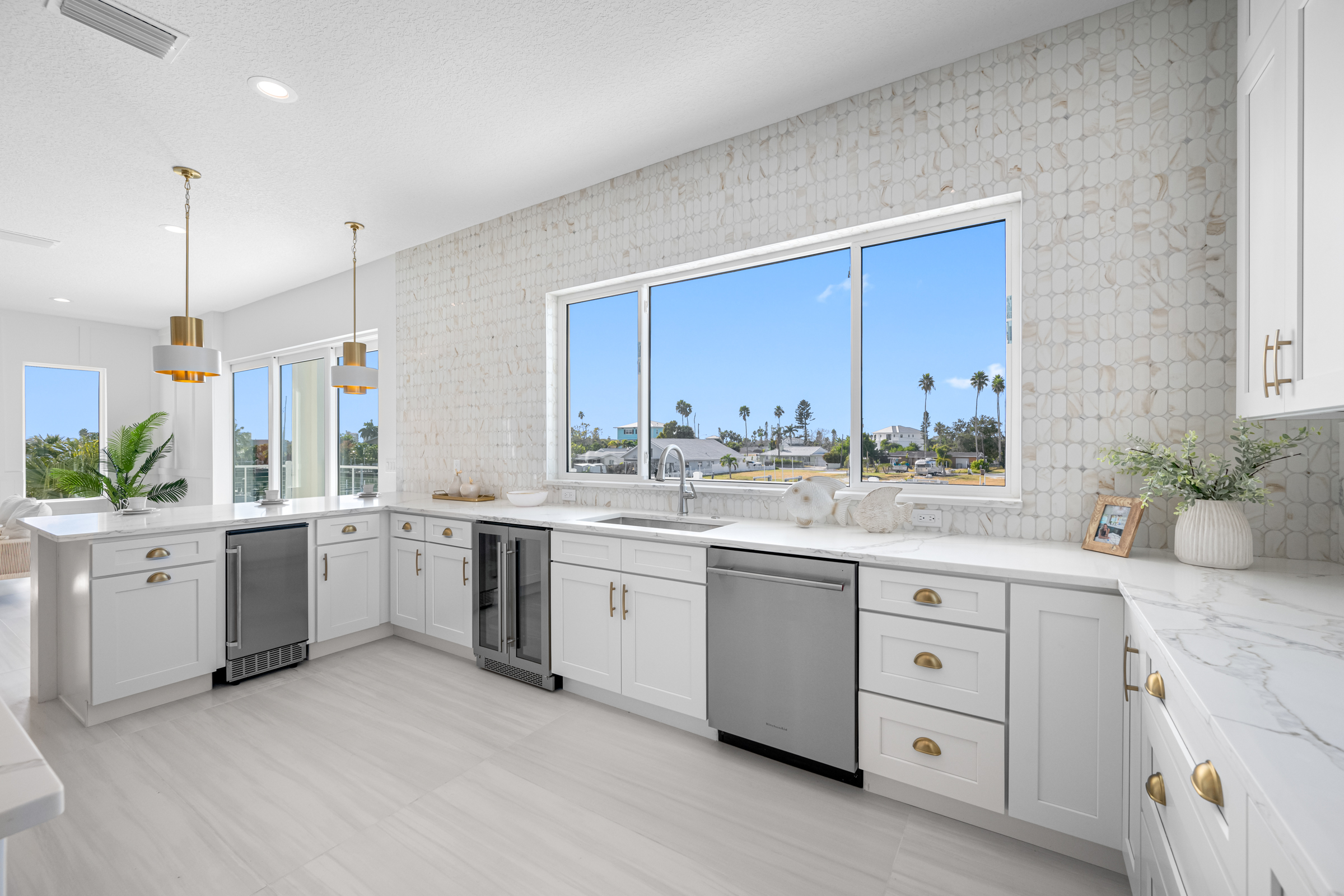 Madeira Beach, Florida, 33708, United States, 6 Bedrooms Bedrooms, ,6 BathroomsBathrooms,Residential,For Sale,1988521