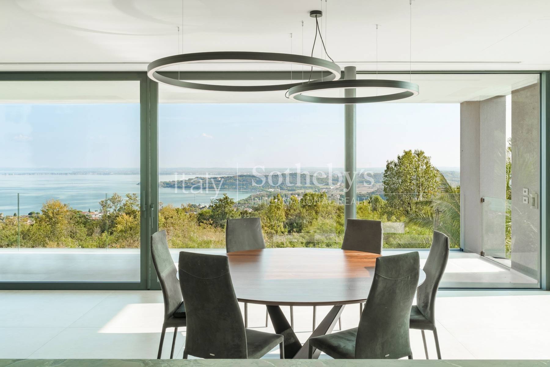  Exclusive modern villa with panoramic lake views - 物件實景