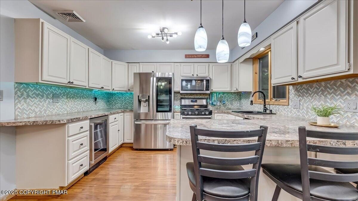 Lake Harmony, Pennsylvania, 18624, United States, 8 Bedrooms Bedrooms, ,4 BathroomsBathrooms,Residential,For Sale,1914089
