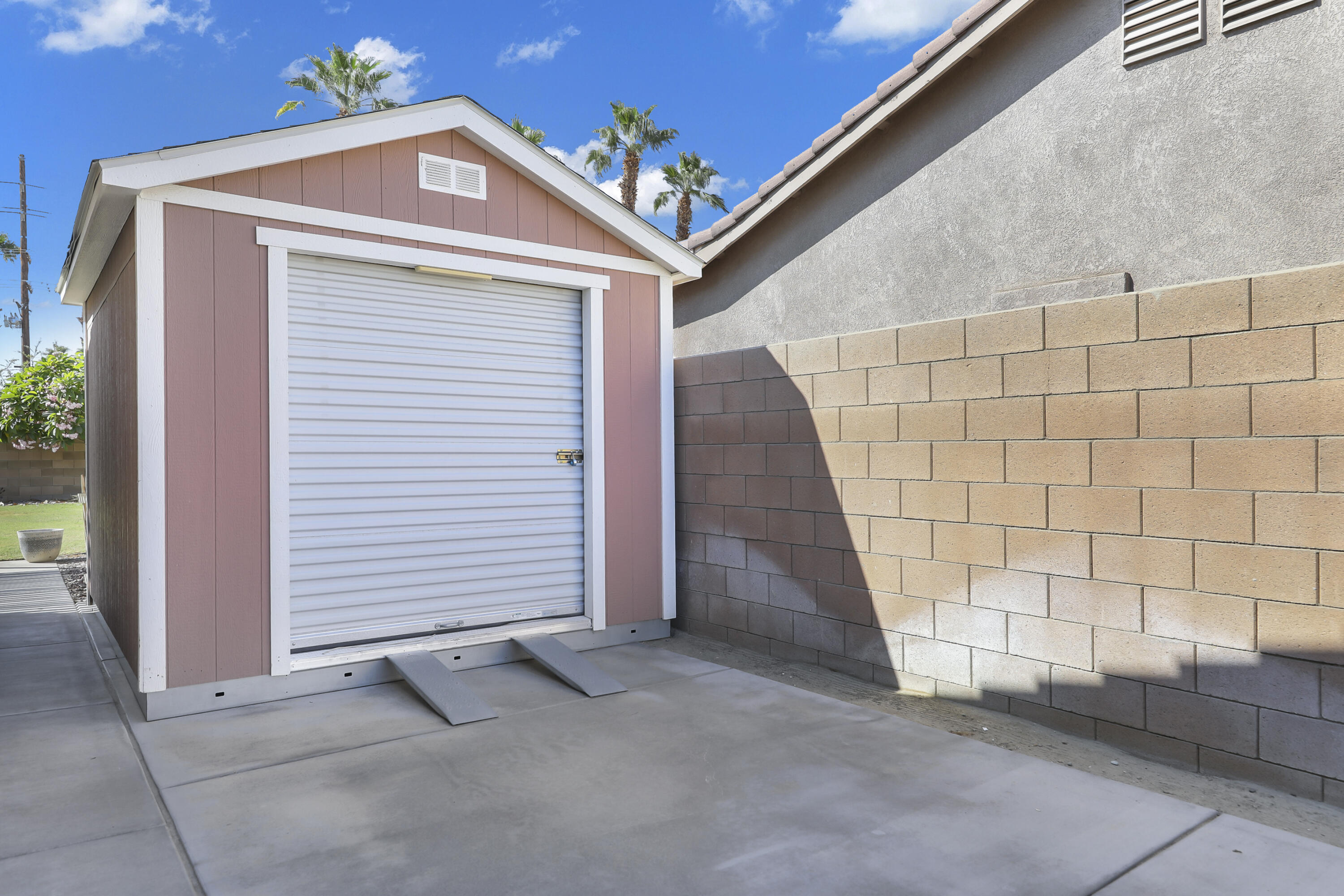 Indio, California, 92201, United States, 4 Bedrooms Bedrooms, ,3 BathroomsBathrooms,Residential,For Sale,1950105