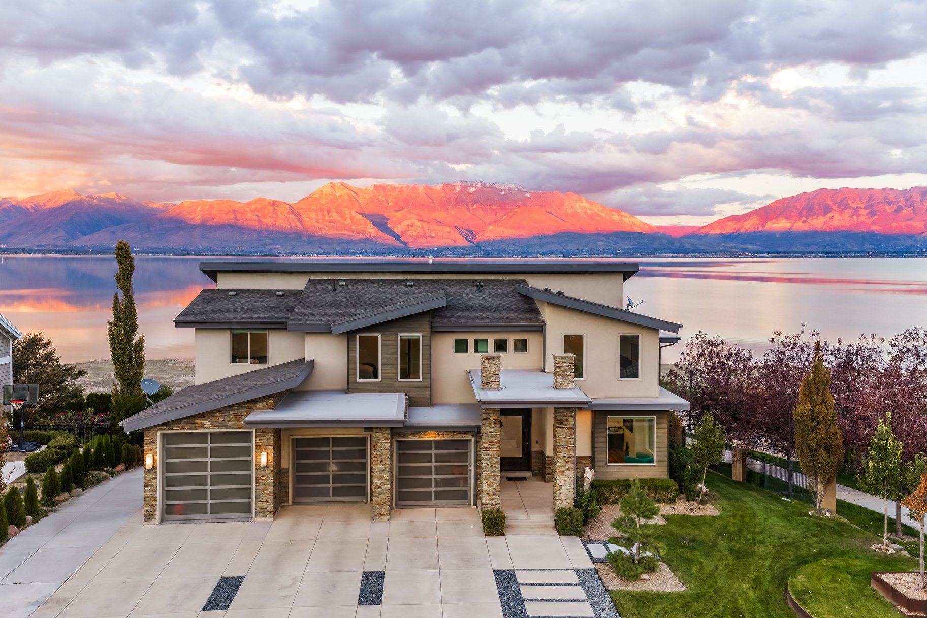  Modern Lakefront Retreat with Breathtaking Lake and Mountain Views - 物件實景