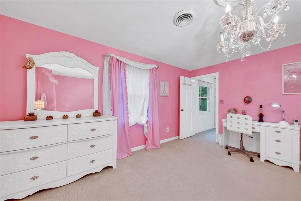 Mansfield, Massachusetts, 02048, United States, 4 Bedrooms Bedrooms, ,3 BathroomsBathrooms,Residential,For Sale,2001222