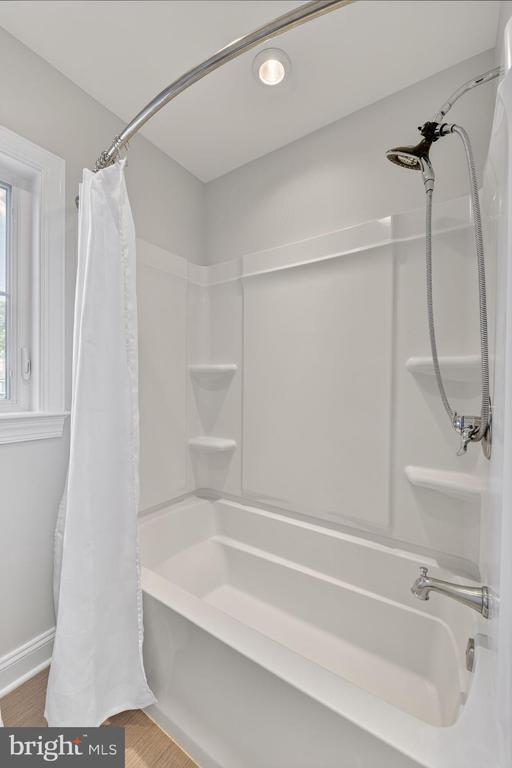 Arlington, Virginia, 22213, United States, 5 Bedrooms Bedrooms, ,5 BathroomsBathrooms,Residential,For Sale,1982488