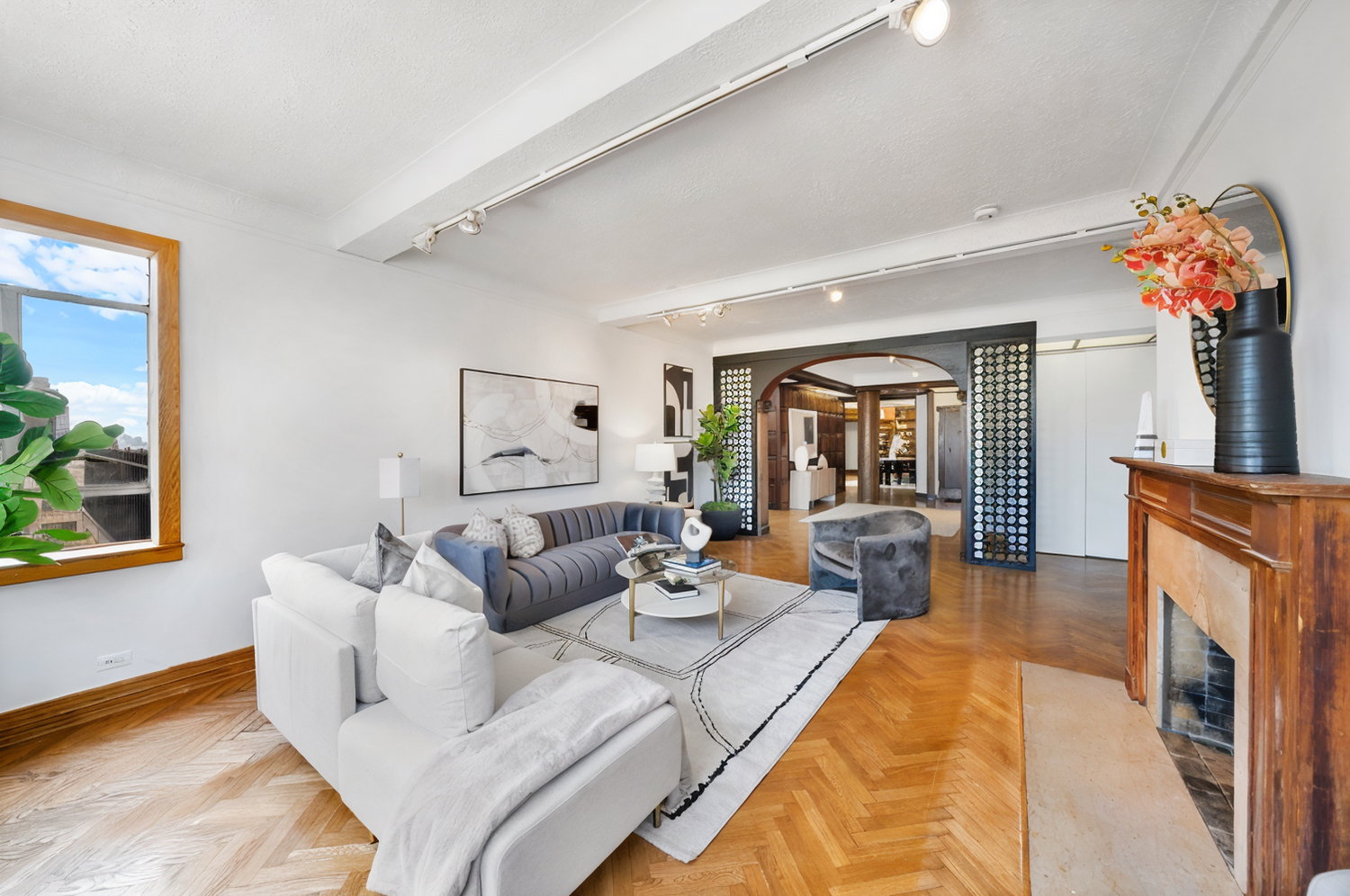 New York City, New York, 10024, United States, 4 Bedrooms Bedrooms, ,3 BathroomsBathrooms,Residential,For Sale,1760875