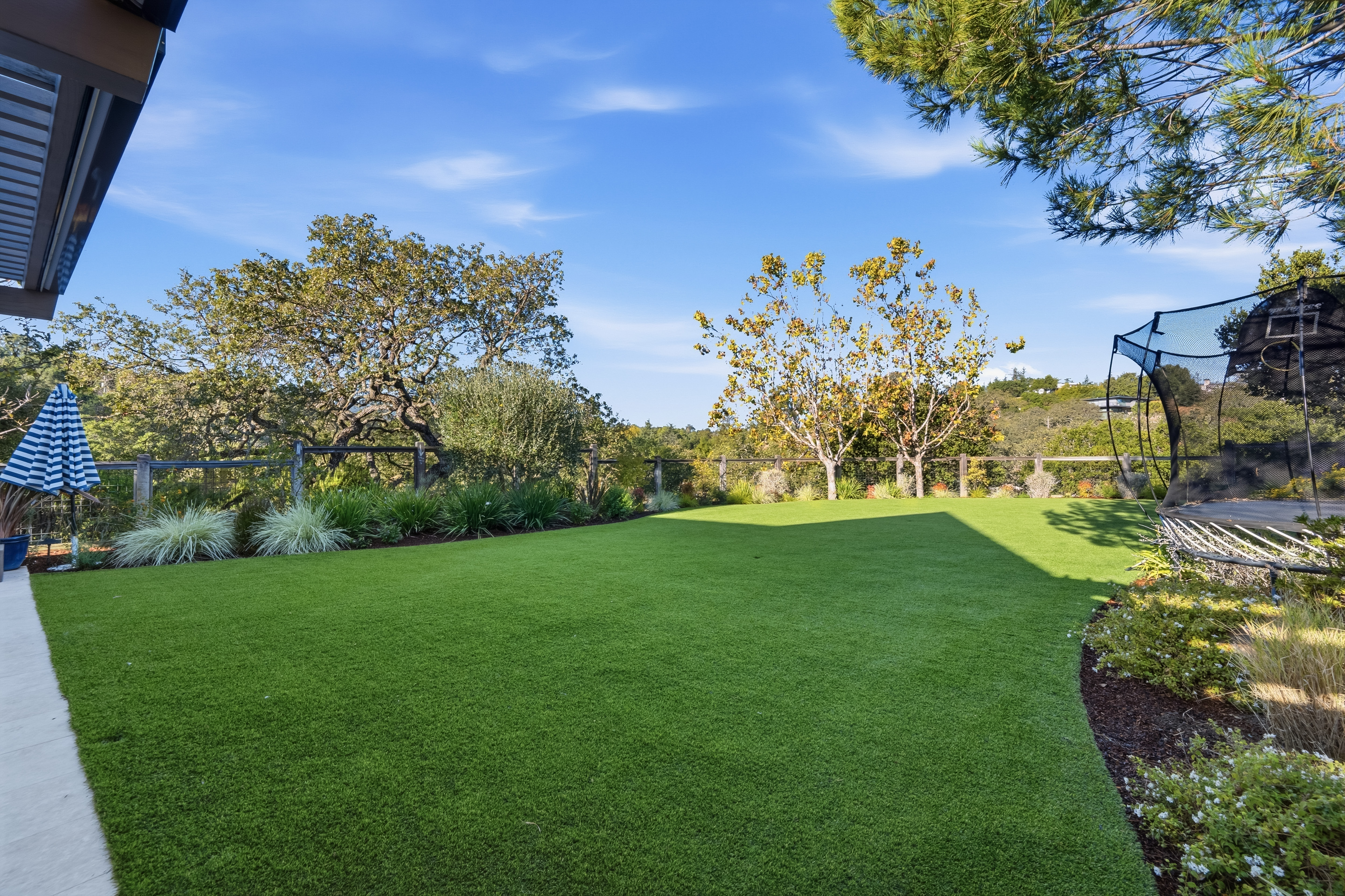  English Country Manor & Guest House on 1.7 Acres - 物件實景