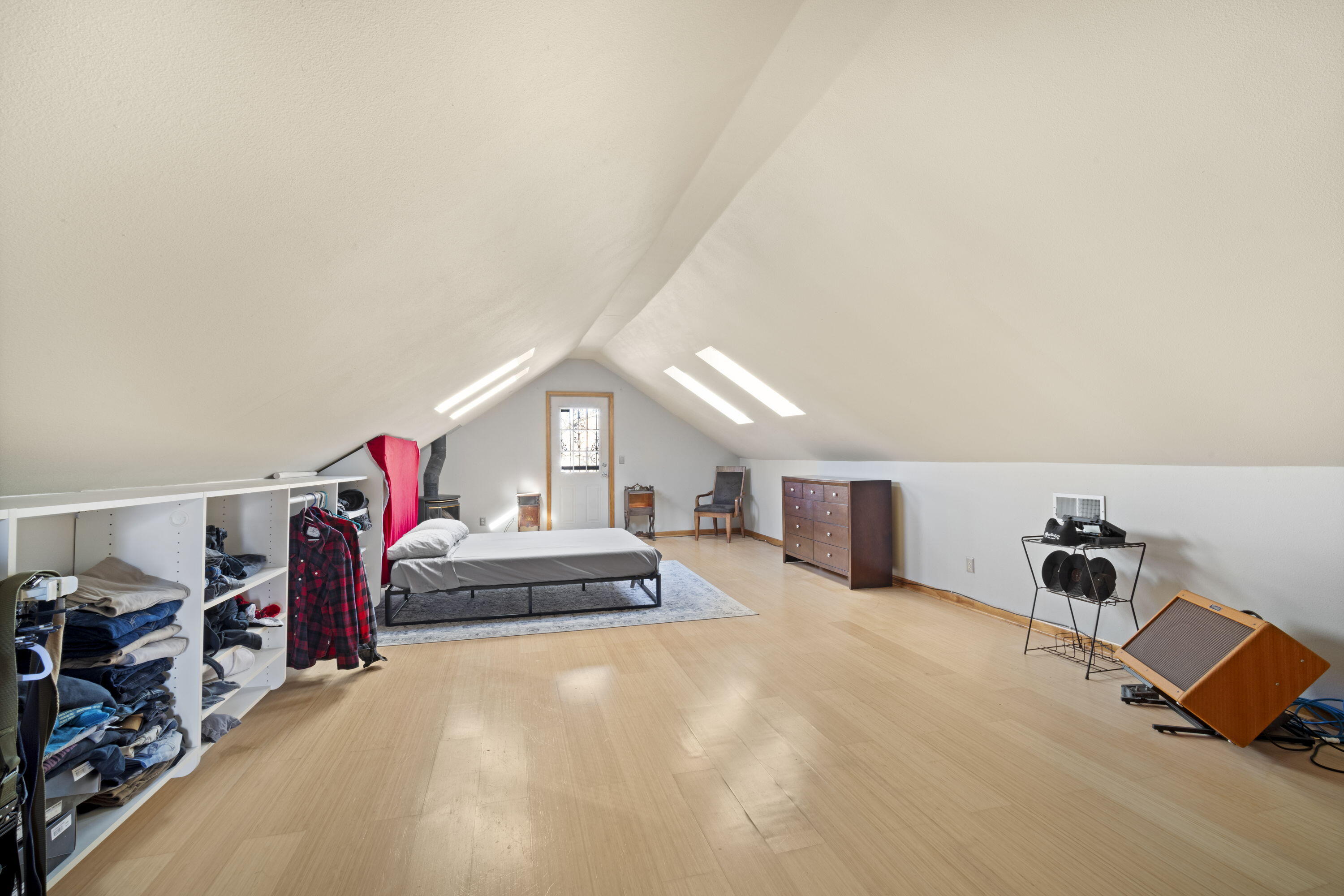 Milwaukee, Wisconsin, 53202, United States, 3 Bedrooms Bedrooms, ,3 BathroomsBathrooms,Residential,For Sale,1982792