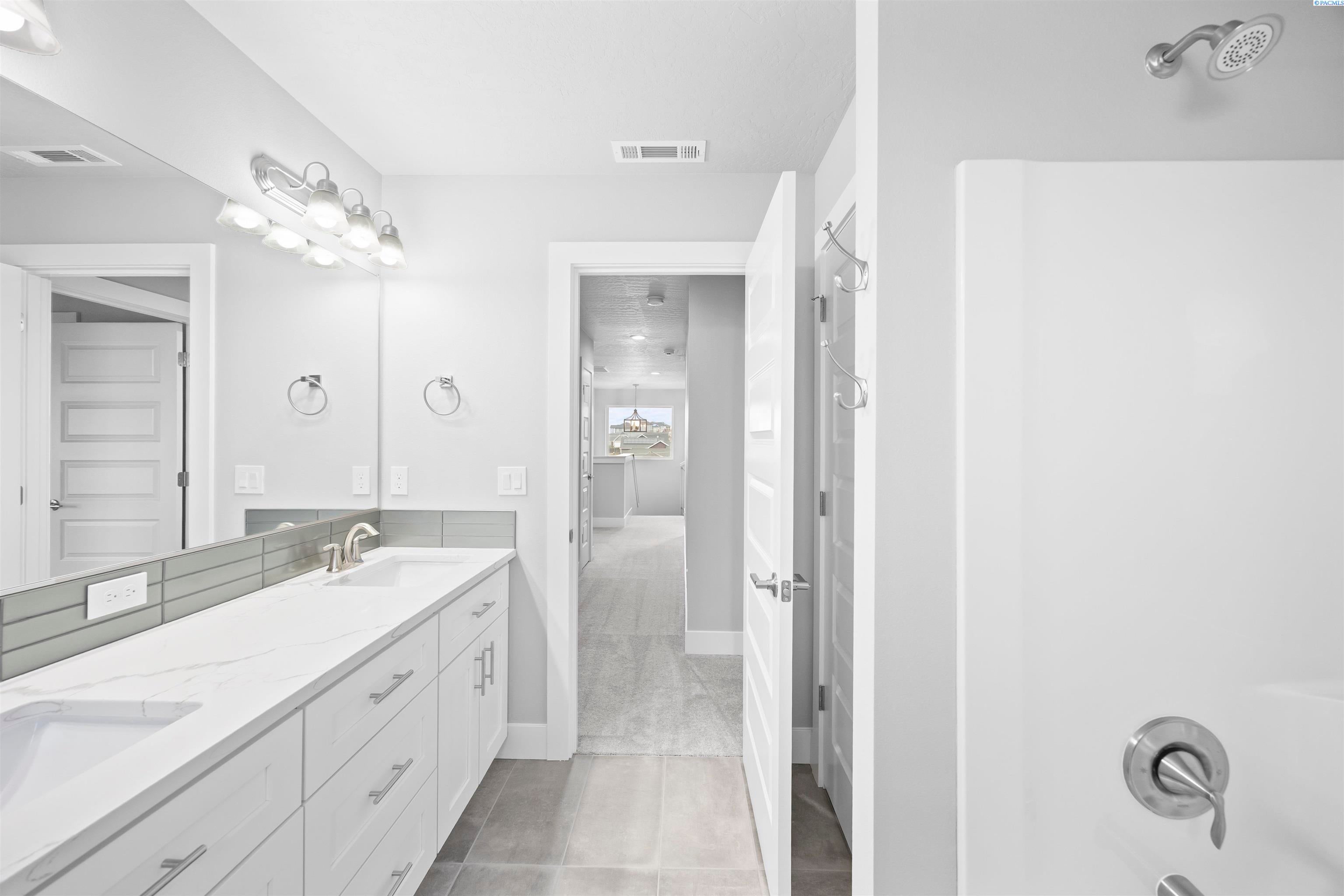 West Richland, Washington, 99353, United States, 4 Bedrooms Bedrooms, ,2 BathroomsBathrooms,Residential,For Sale,2014004