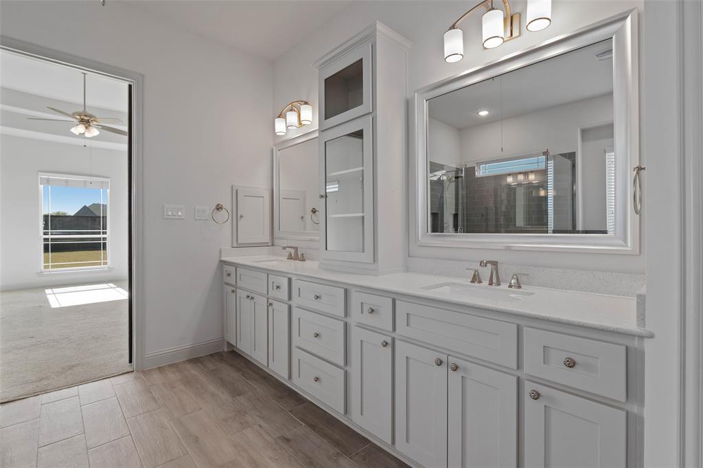 Shady Shores, Texas, 76208, United States, 4 Bedrooms Bedrooms, ,4 BathroomsBathrooms,Residential,For Sale,1983934