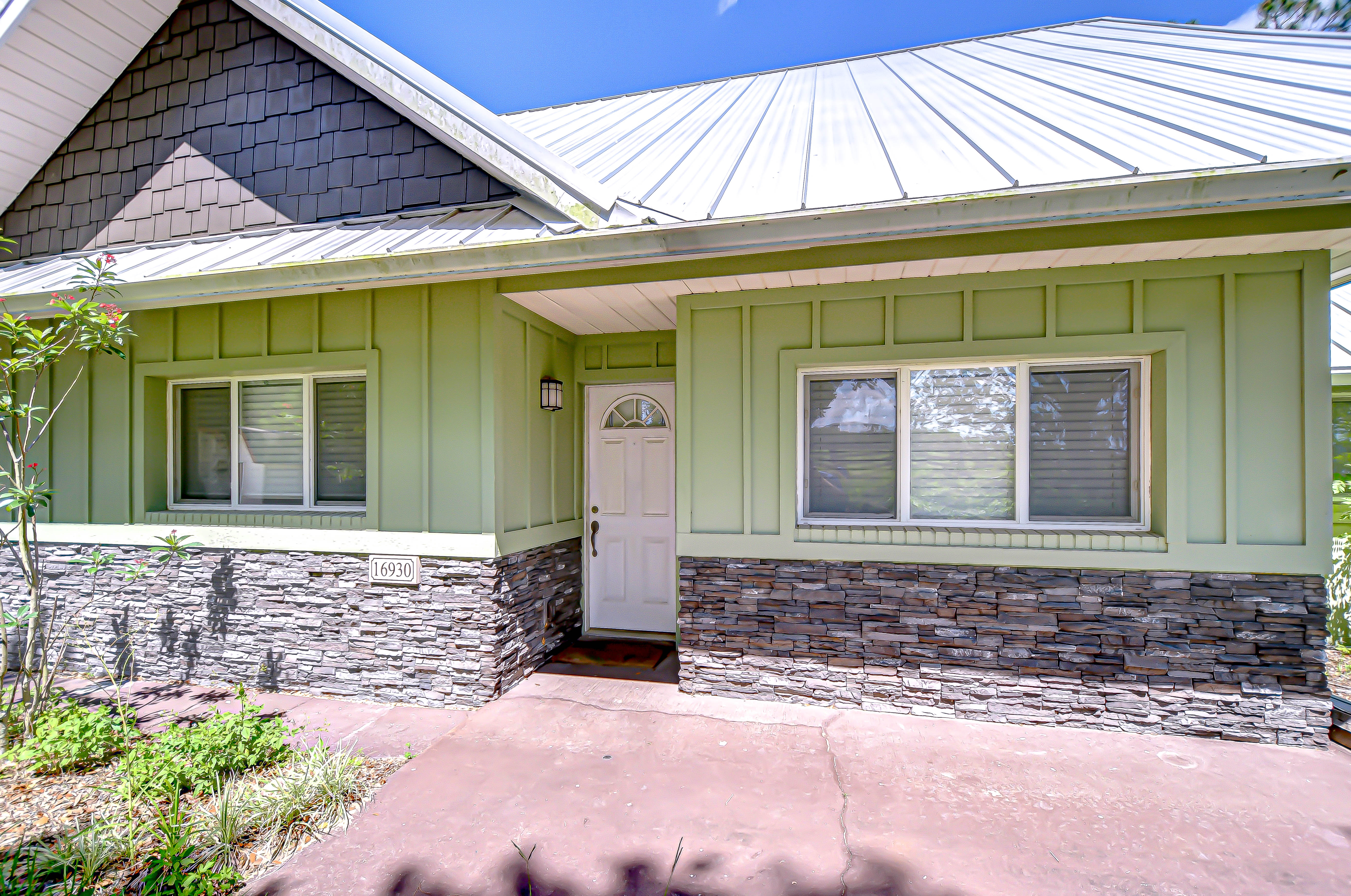 Dade City, Florida, 33523, United States, 4 Bedrooms Bedrooms, ,3 BathroomsBathrooms,Residential,For Sale,1873323