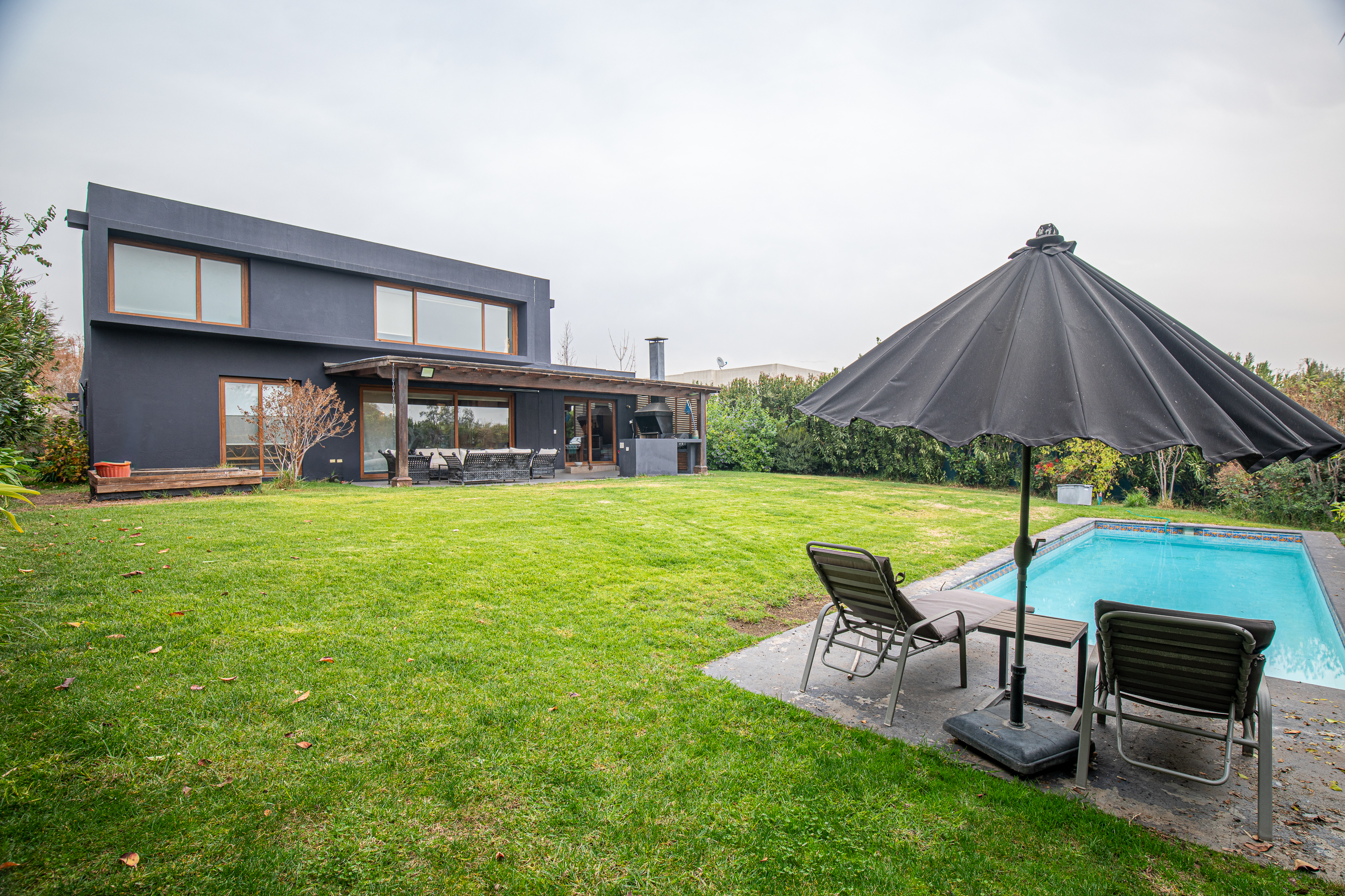  Contemporary 4-Bedroom Home in Piedra Roja - 物件實景