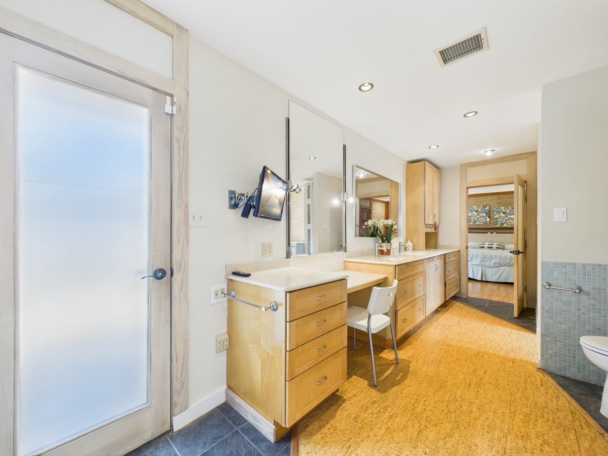 Houston, Texas, 77056, United States, 3 Bedrooms Bedrooms, ,3 BathroomsBathrooms,Residential,For Sale,1984170