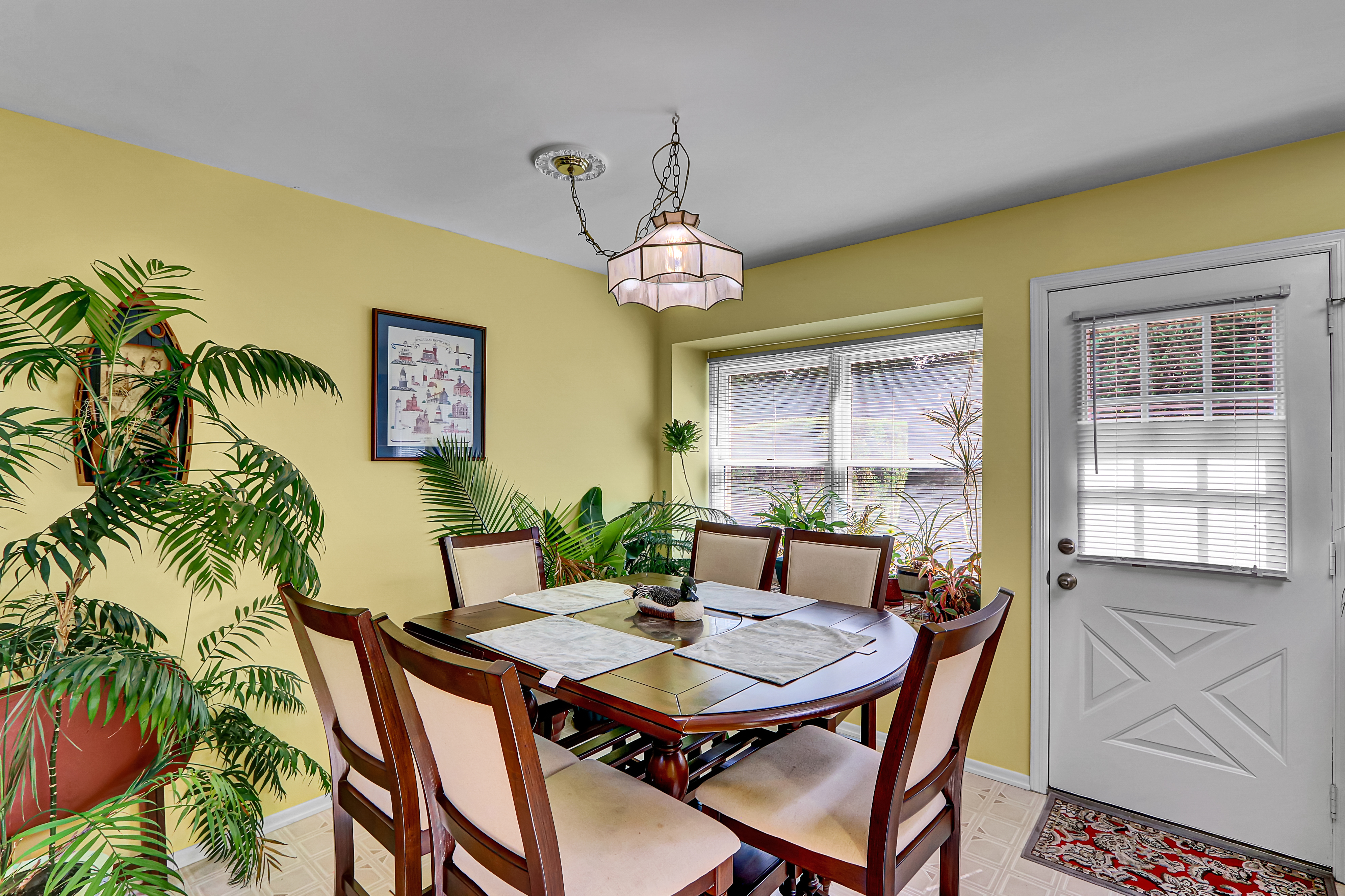 North Babylon, New York, 11703, United States, 2 Bedrooms Bedrooms, ,2 BathroomsBathrooms,Residential,For Sale,1943160