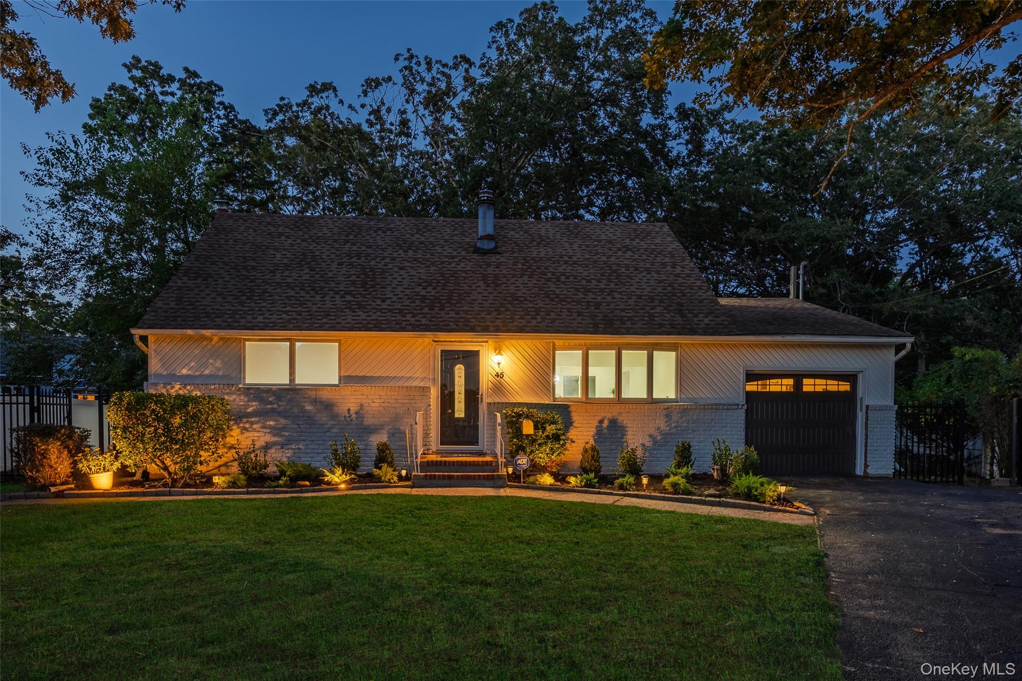 Amityville, New York, 11701, United States, 4 Bedrooms Bedrooms, ,2 BathroomsBathrooms,Residential,For Sale,2001816