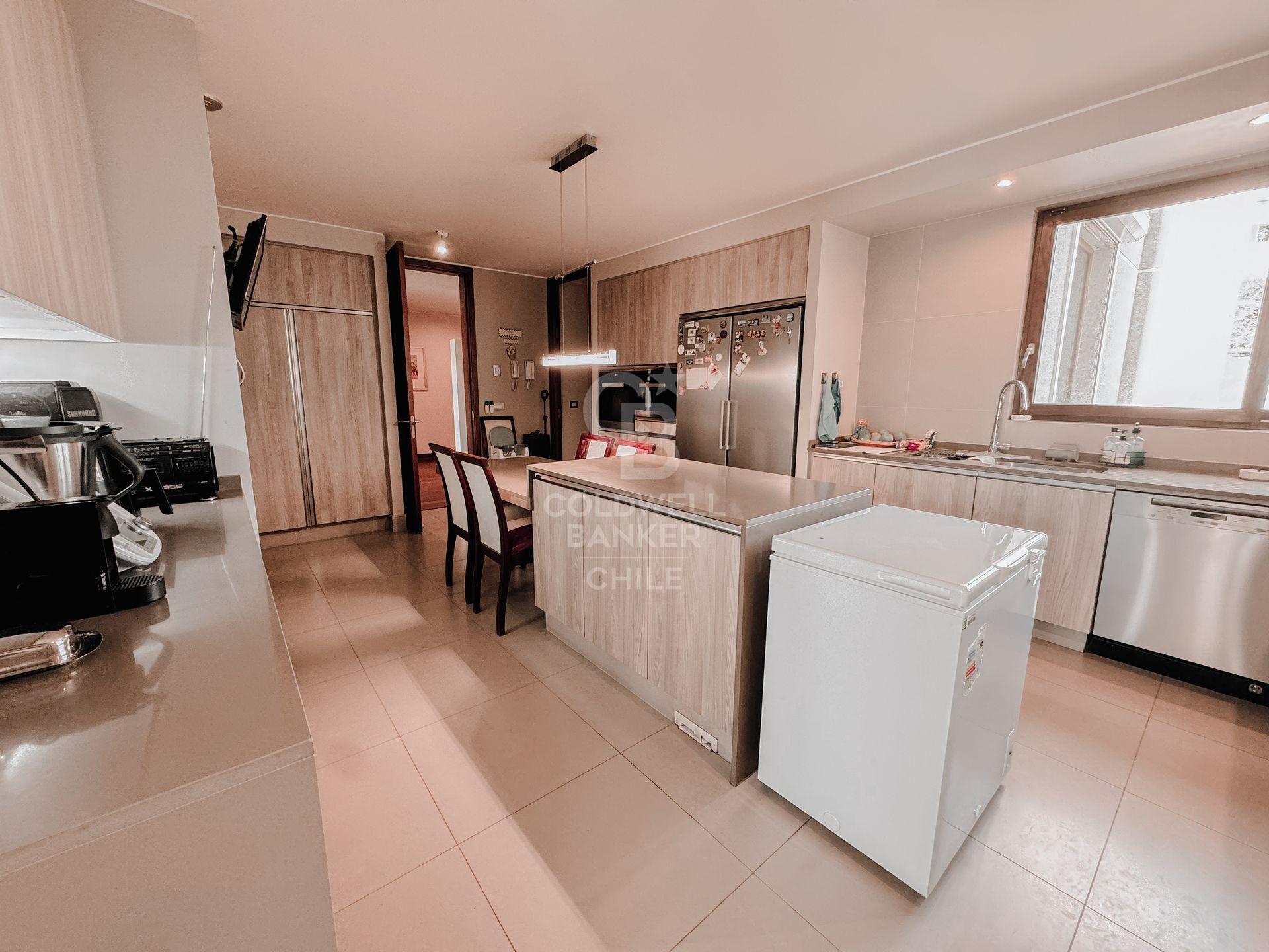 Lo Barnechea, Chile, 4 Bedrooms Bedrooms, ,6 BathroomsBathrooms,Residential,For Sale,1959093