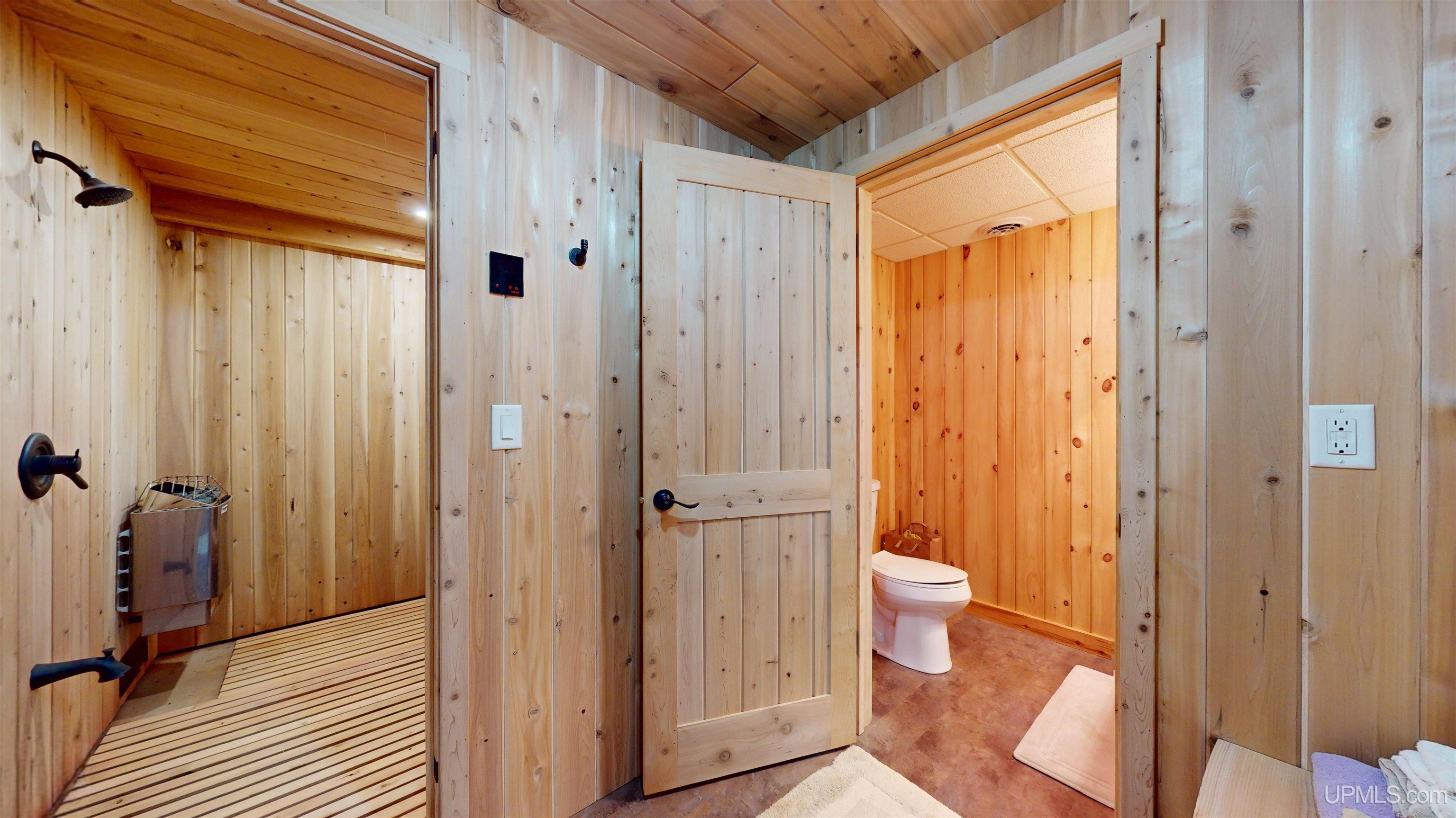 Marquette, Michigan, 49855, United States, 2 Bedrooms Bedrooms, ,4 BathroomsBathrooms,Residential,For Sale,1892873