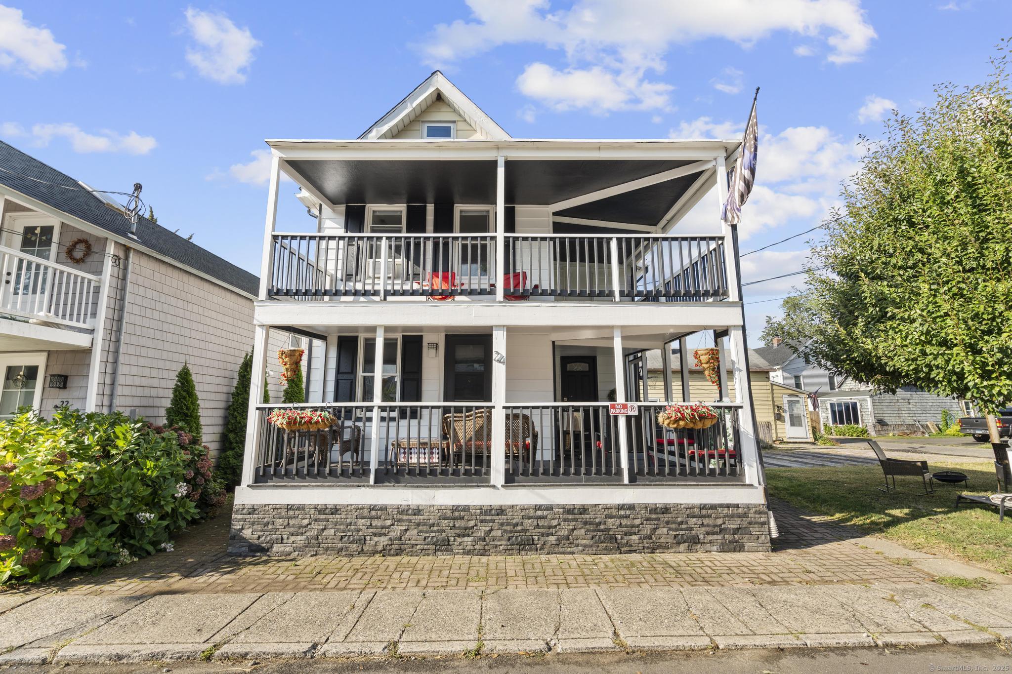 Milford, Connecticut, 06460, United States, 3 Bedrooms Bedrooms, ,2 BathroomsBathrooms,Residential,For Sale,1942081