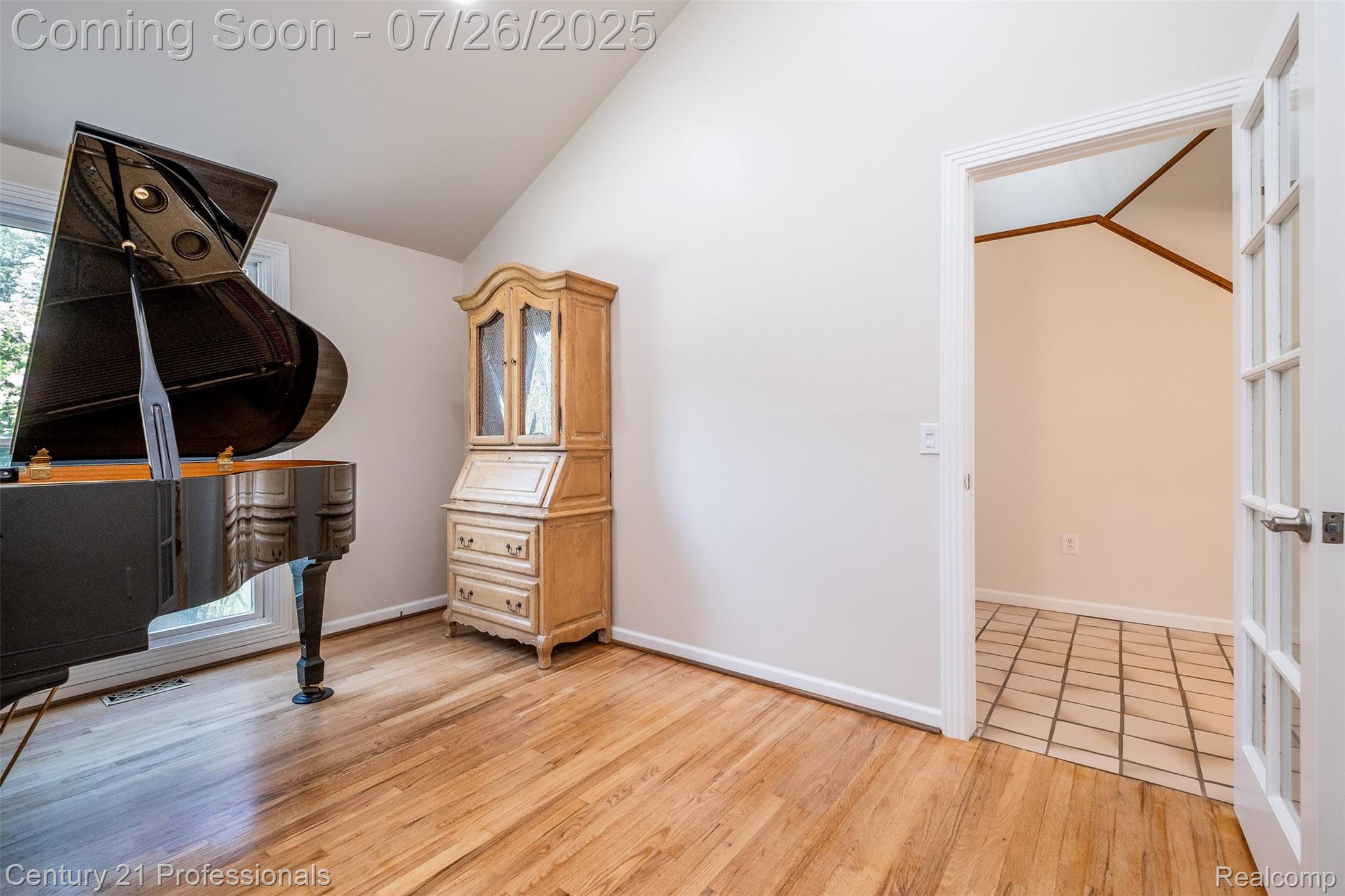 RochesterHills, Michigan, 48309, United States, 3 Bedrooms Bedrooms, ,4 BathroomsBathrooms,Residential,For Sale,1975031