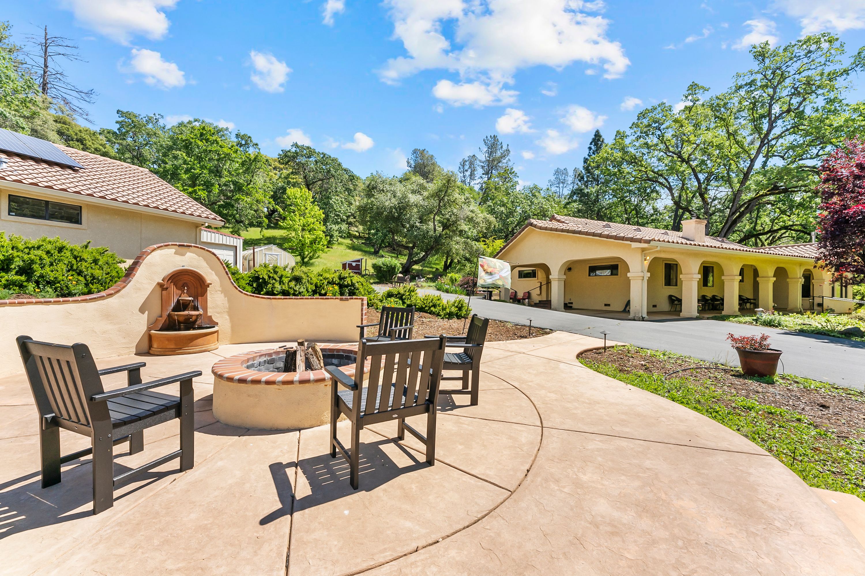  21 Acres - Gated - Renovated - 物件實景