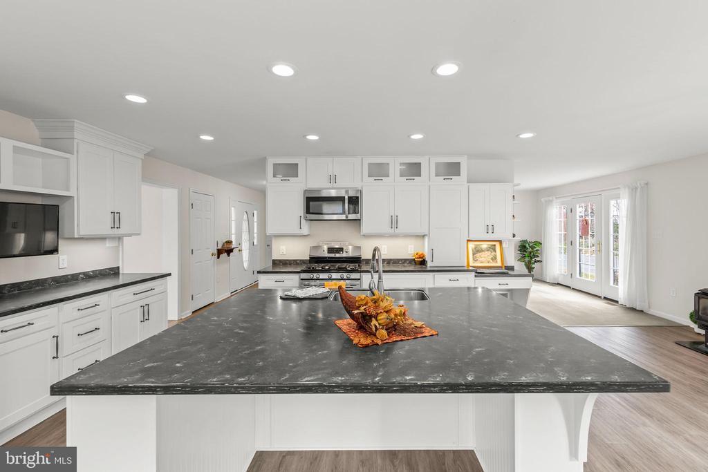 Strasburg, Virginia, 22657, United States, 2 Bedrooms Bedrooms, ,2 BathroomsBathrooms,Residential,For Sale,1996820