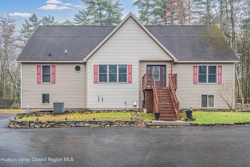 Saugerties, New York, 12477, United States, 4 Bedrooms Bedrooms, ,4 BathroomsBathrooms,Residential,For Sale,1928425