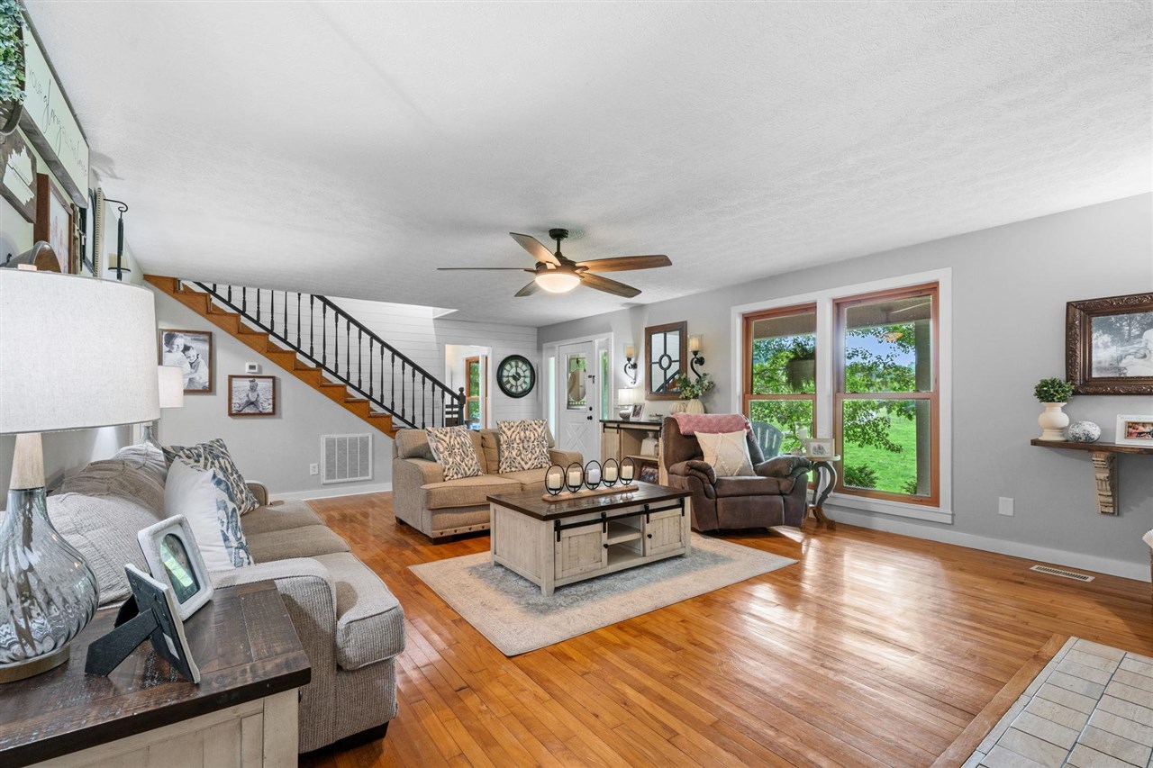 Franklin, Kentucky, 42134, United States, 5 Bedrooms Bedrooms, ,3 BathroomsBathrooms,Residential,For Sale,1903592