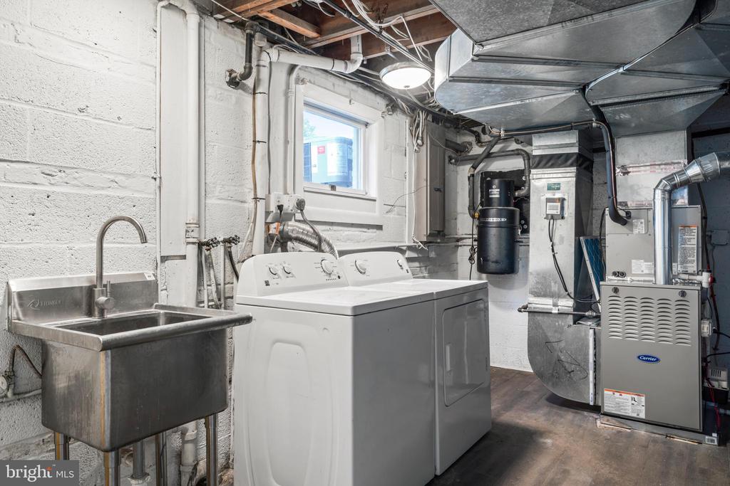 Falls Church, Virginia, 22043, United States, 5 Bedrooms Bedrooms, ,3 BathroomsBathrooms,Residential,For Sale,1977846