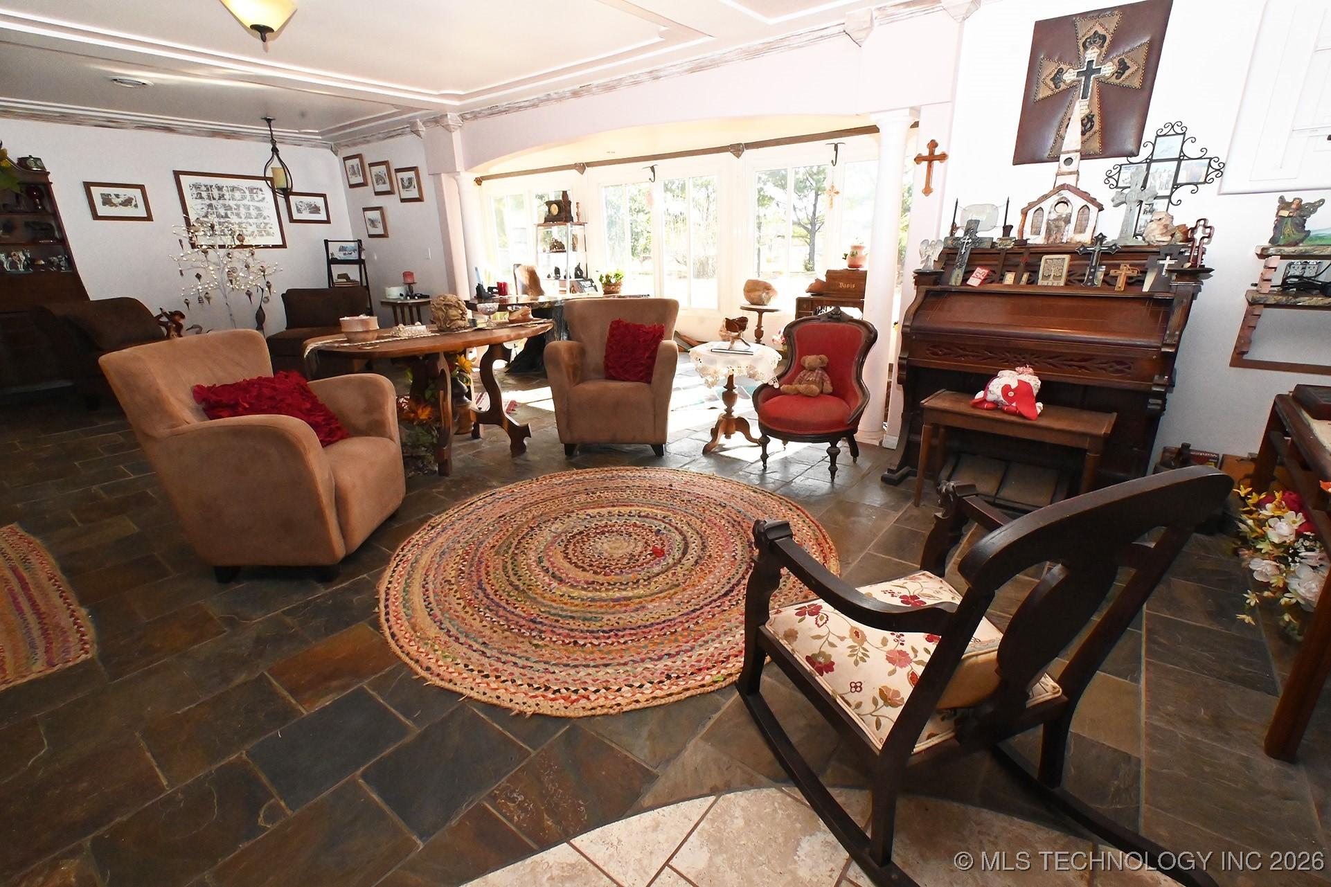 Sallisaw, Oklahoma, 74955, United States, 6 Bedrooms Bedrooms, ,4 BathroomsBathrooms,Residential,For Sale,2009244