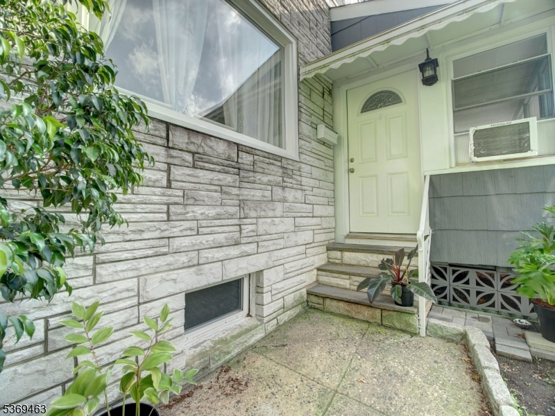Union Twp., New Jersey, 07083, United States, 4 Bedrooms Bedrooms, ,2 BathroomsBathrooms,Residential,For Sale,1901304