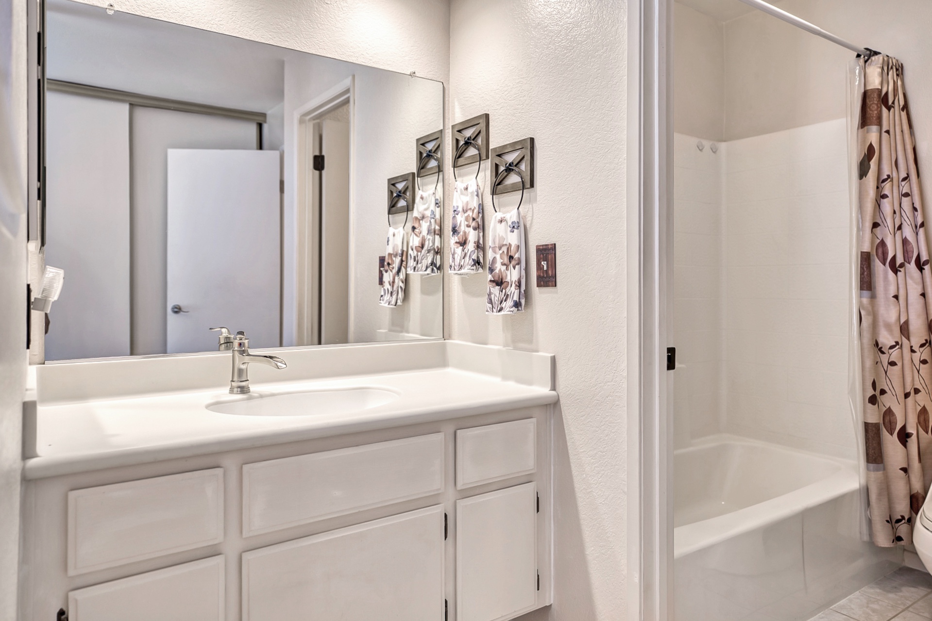Fullerton, California, 92835, United States, 2 Bedrooms Bedrooms, ,1 BathroomBathrooms,Residential,For Sale,1915893