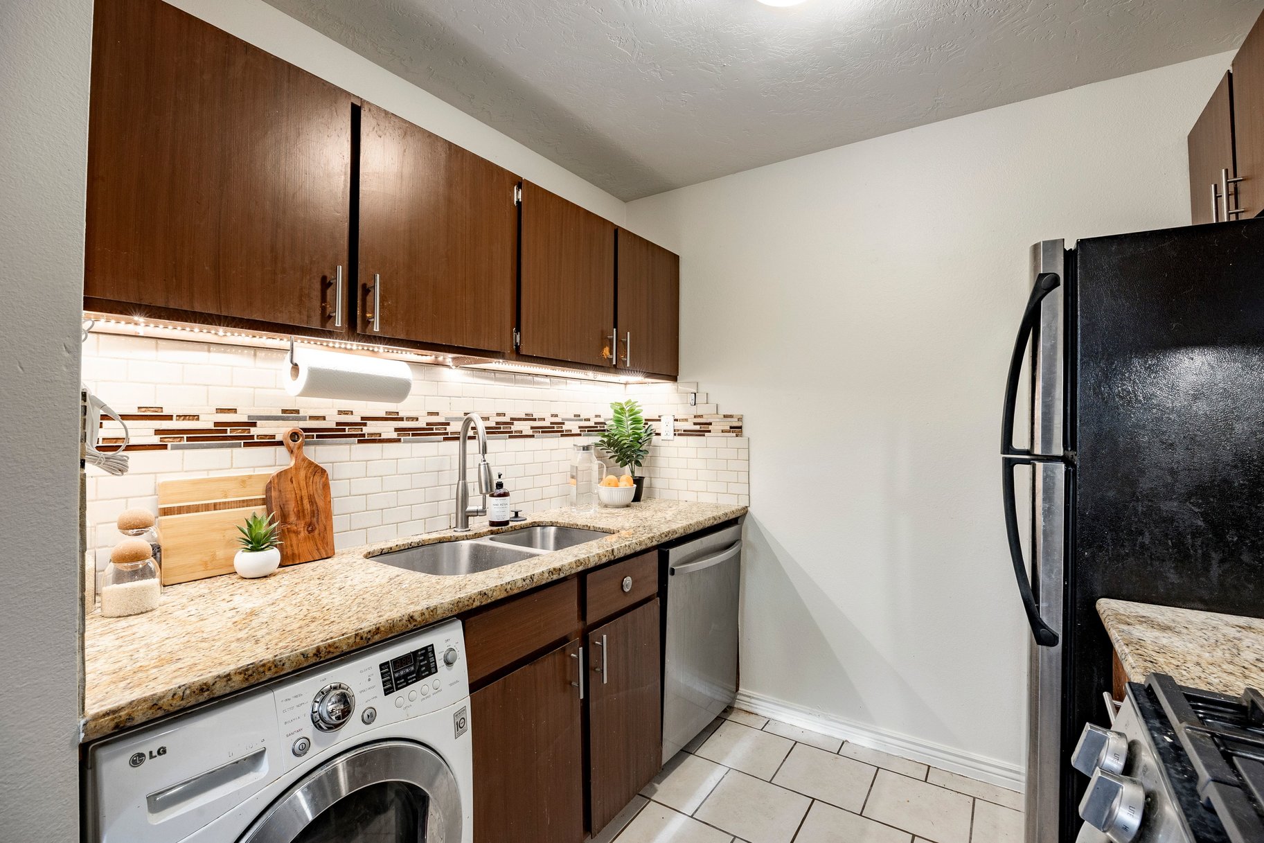  Quiet Sanctuary Community Top Floor Condo at The Willows in Murray - 物件實景