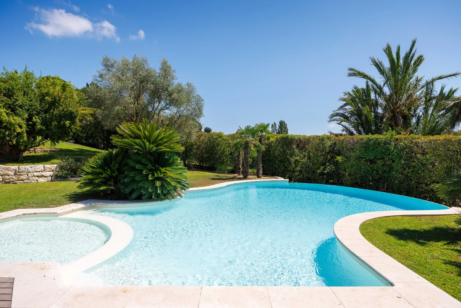 Saint-Paul-de-Vence, Provence-Alpes-Côte d’Azur, 06570, FR, 5 Bedrooms Bedrooms, ,Residential,For Sale,1916847