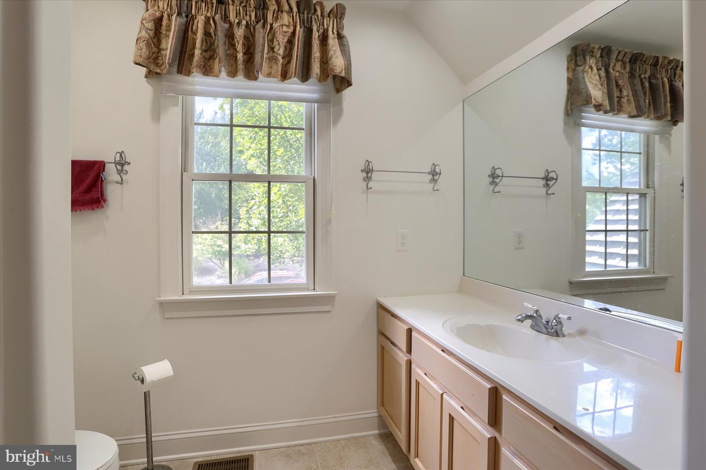 Lemoyne, Pennsylvania, 17043, United States, 5 Bedrooms Bedrooms, ,5 BathroomsBathrooms,Residential,For Sale,1942192