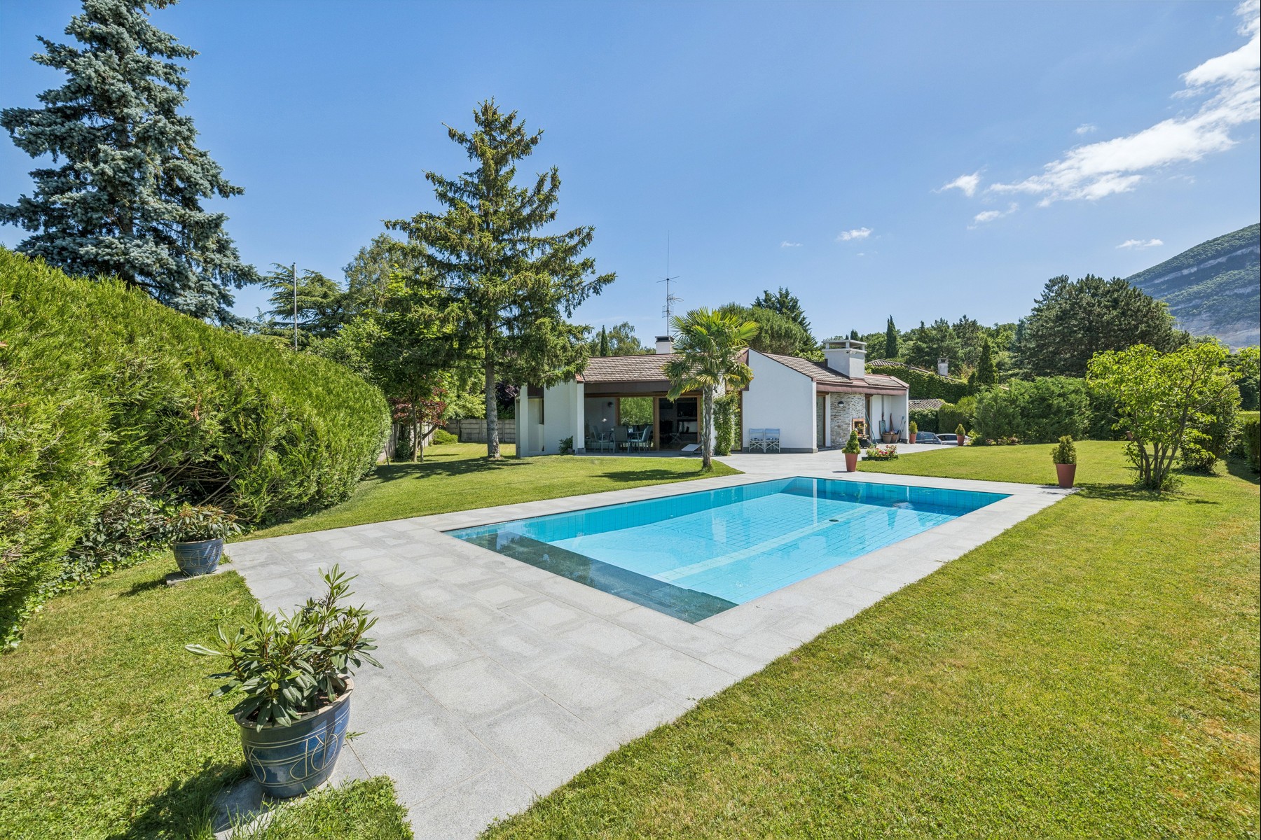  Architect-designed villa with a pool and panoramic views of the Salève - 物件實景