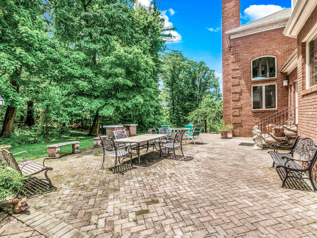 Scarsdale, New York, 10583, United States, 5 Bedrooms Bedrooms, ,6 BathroomsBathrooms,Residential,For Sale,1974207