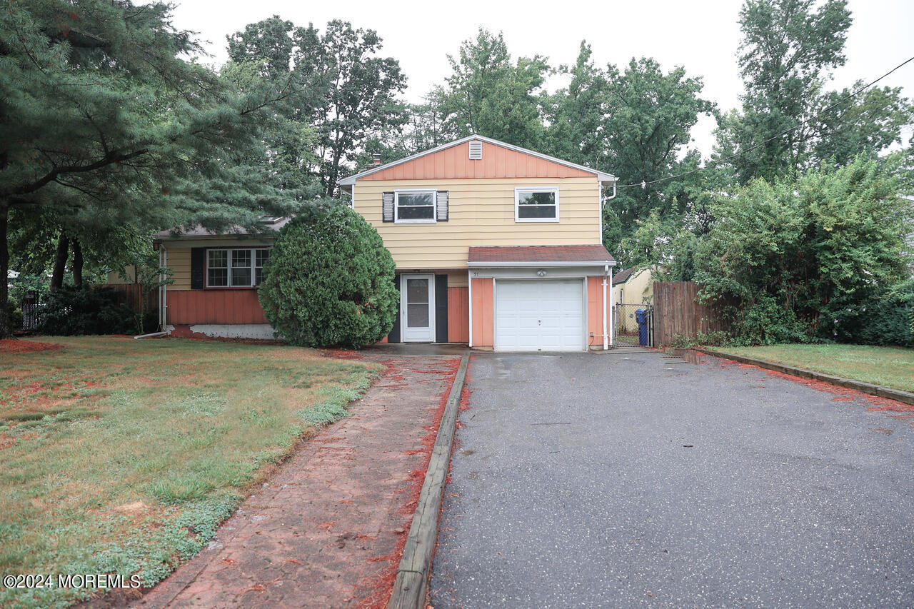 Middletown, New Jersey, 07748, United States, 3 Bedrooms Bedrooms, ,2 BathroomsBathrooms,Residential,For Sale,1921139