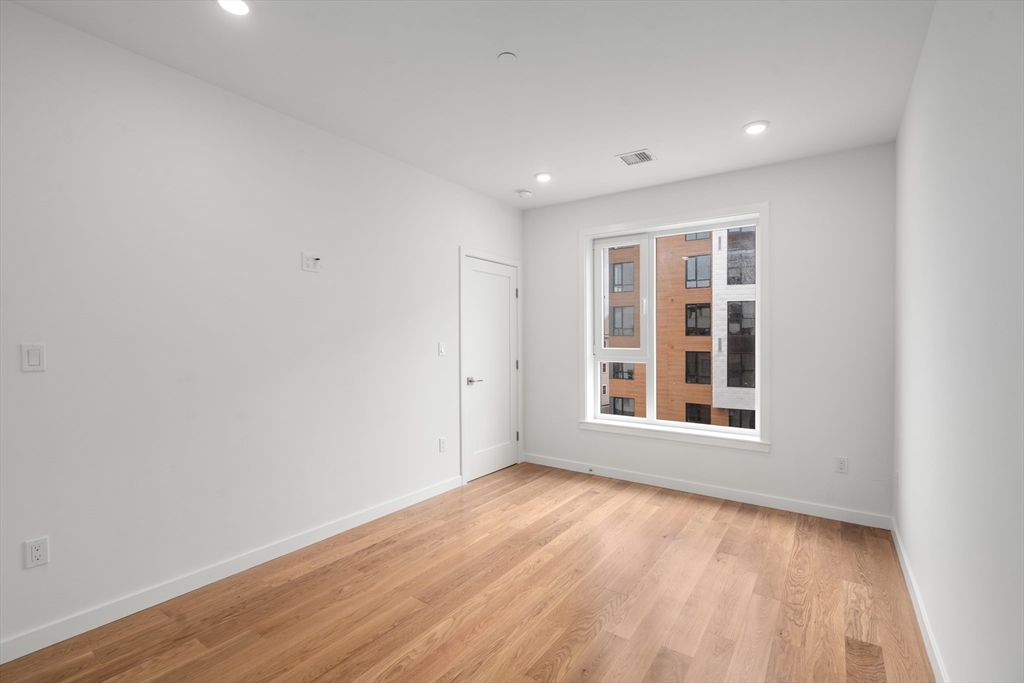 Boston, Massachusetts, 02127, United States, 2 Bedrooms Bedrooms, ,2 BathroomsBathrooms,Residential,For Sale,1901833