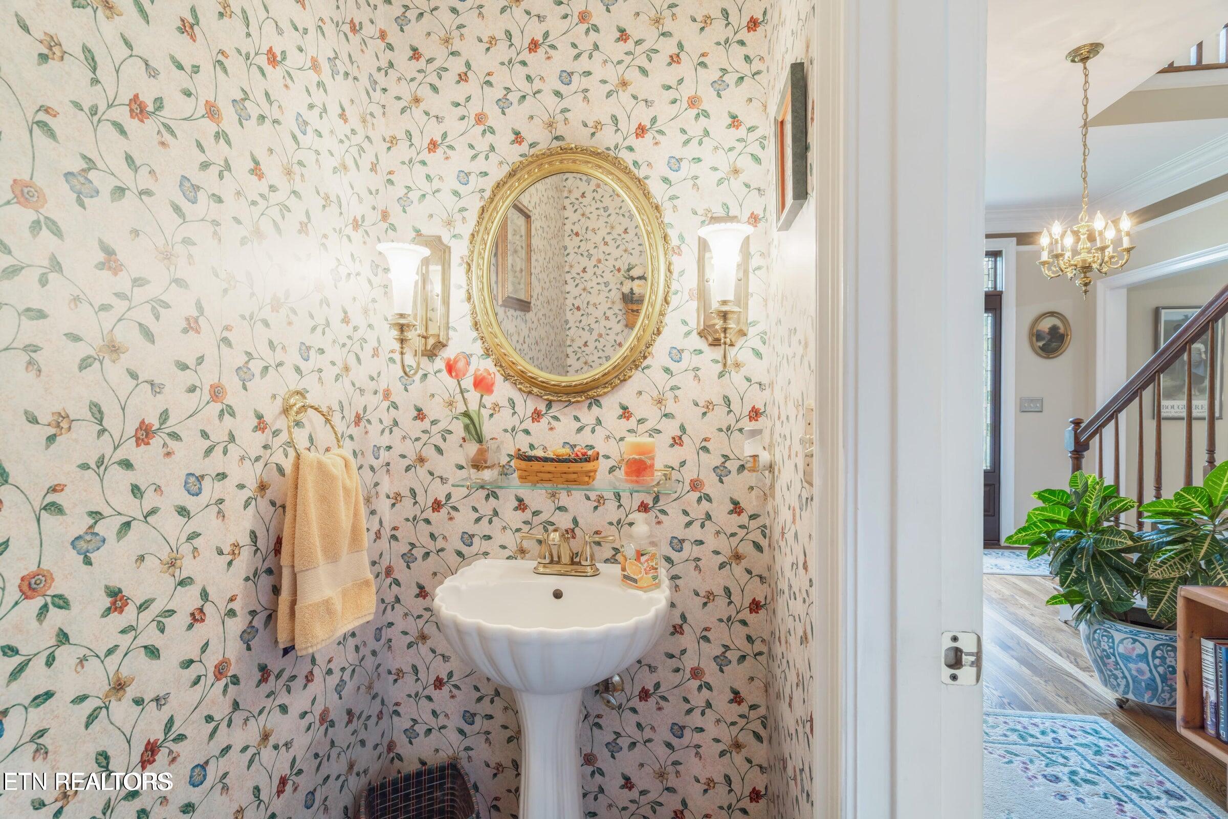 Kingston, Tennessee, 37763, United States, 3 Bedrooms Bedrooms, ,3 BathroomsBathrooms,Residential,For Sale,1897842